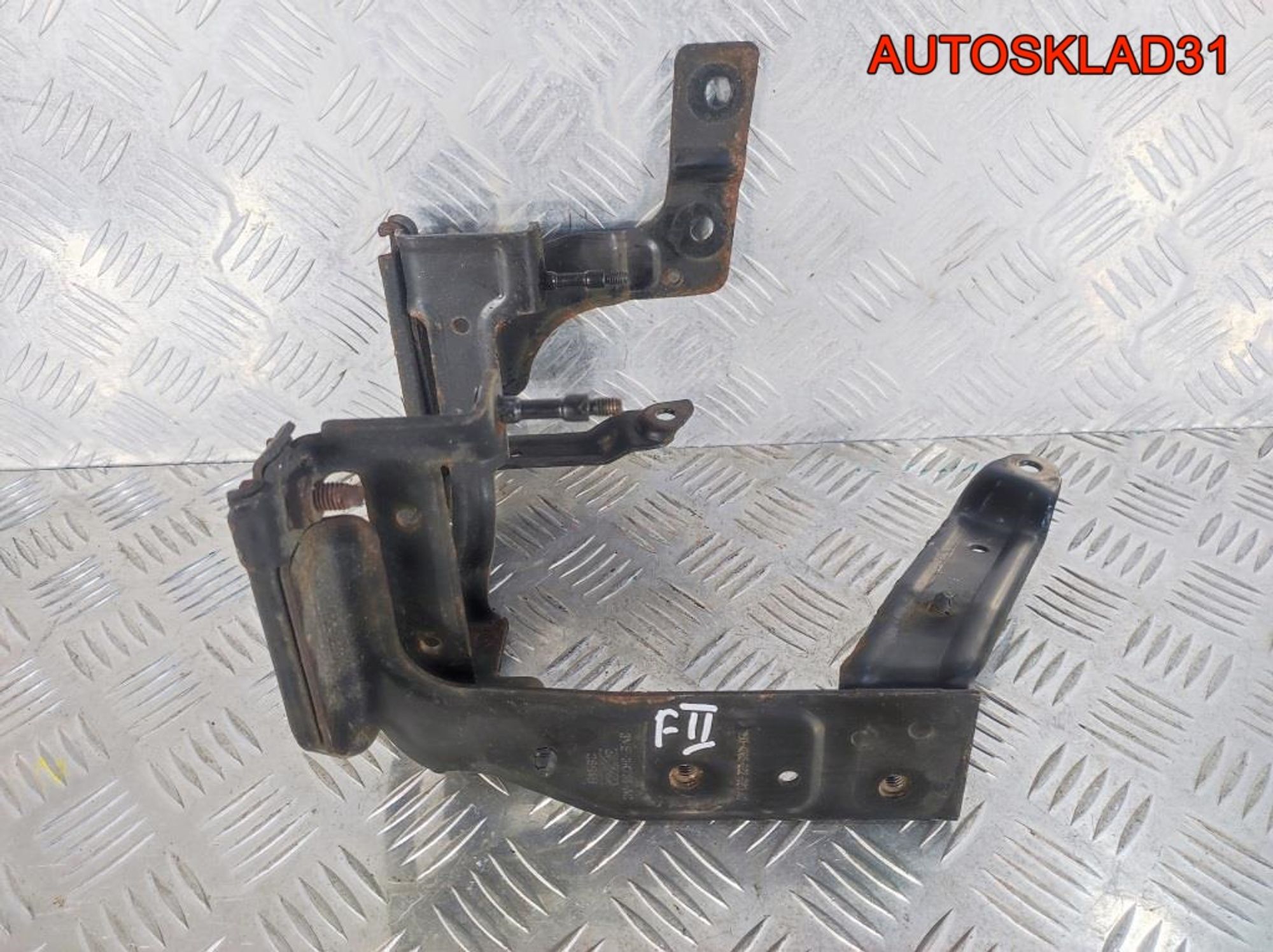 Кронштейн гидроусилителя Ford Focus 2 3M513K738AC, 900 рублей, Дубовое