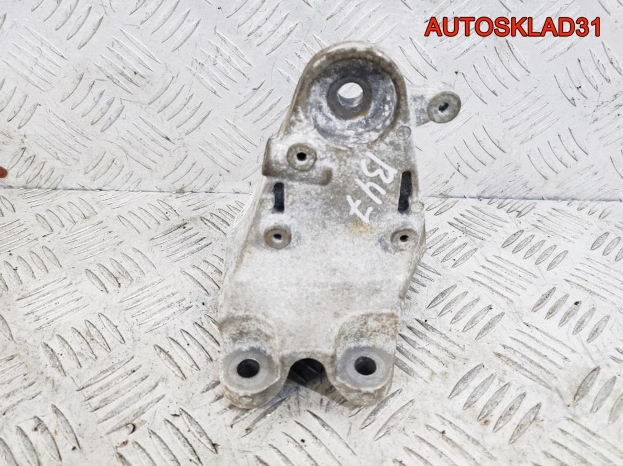 Кронштейн двигателя правый F30 B47D20A 22116859416, 1700 рублей, Дубовое