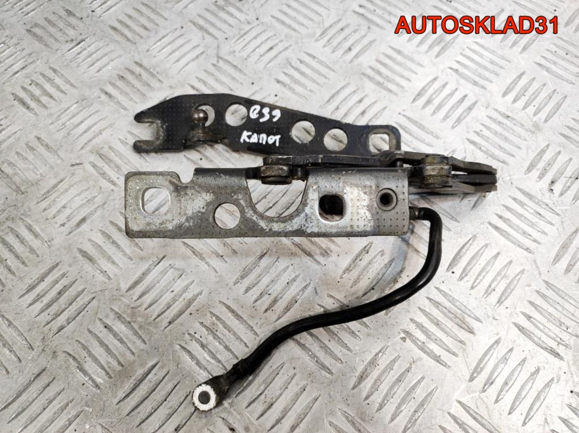 Петля капота правая BMW E39 41618203276, 1400 рублей, Дубовое