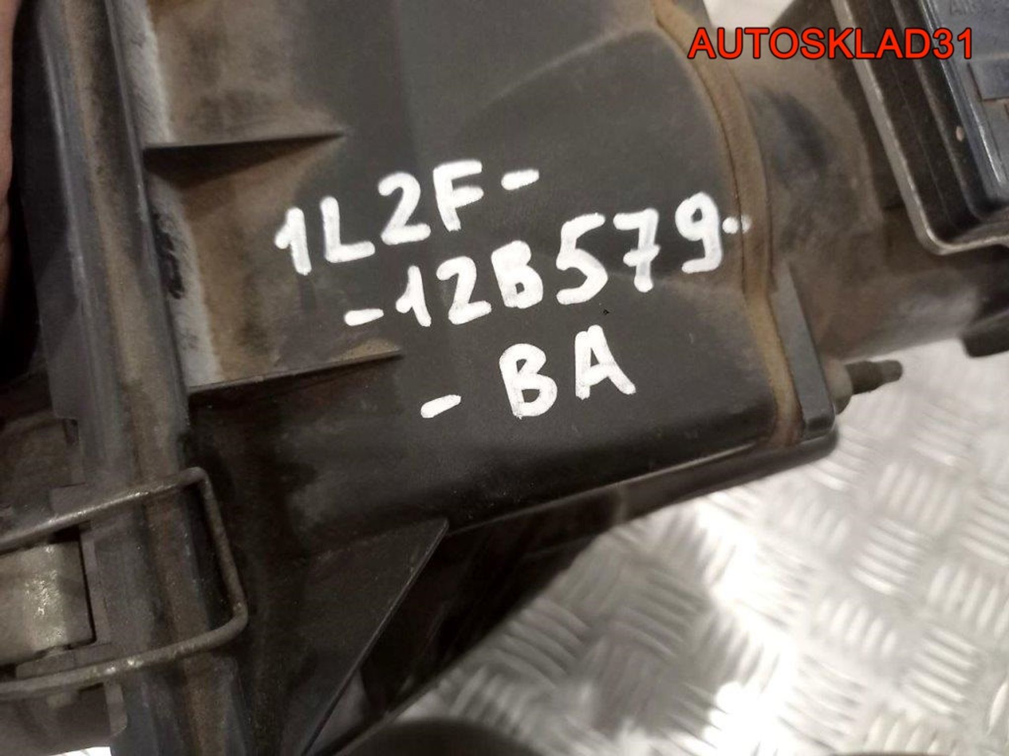 Корпус воздушного фильтра Ford Maverick 2 3,0 7KB4, 3600 рублей, Дубовое