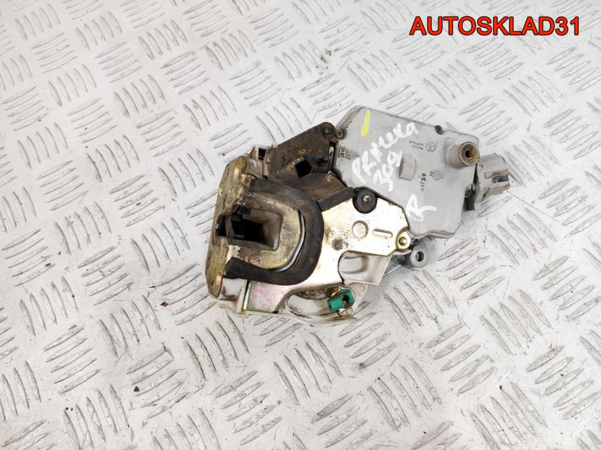 Замок двери задней правой Nissan Primera P11 825022F000, 1000 рублей, Дубовое