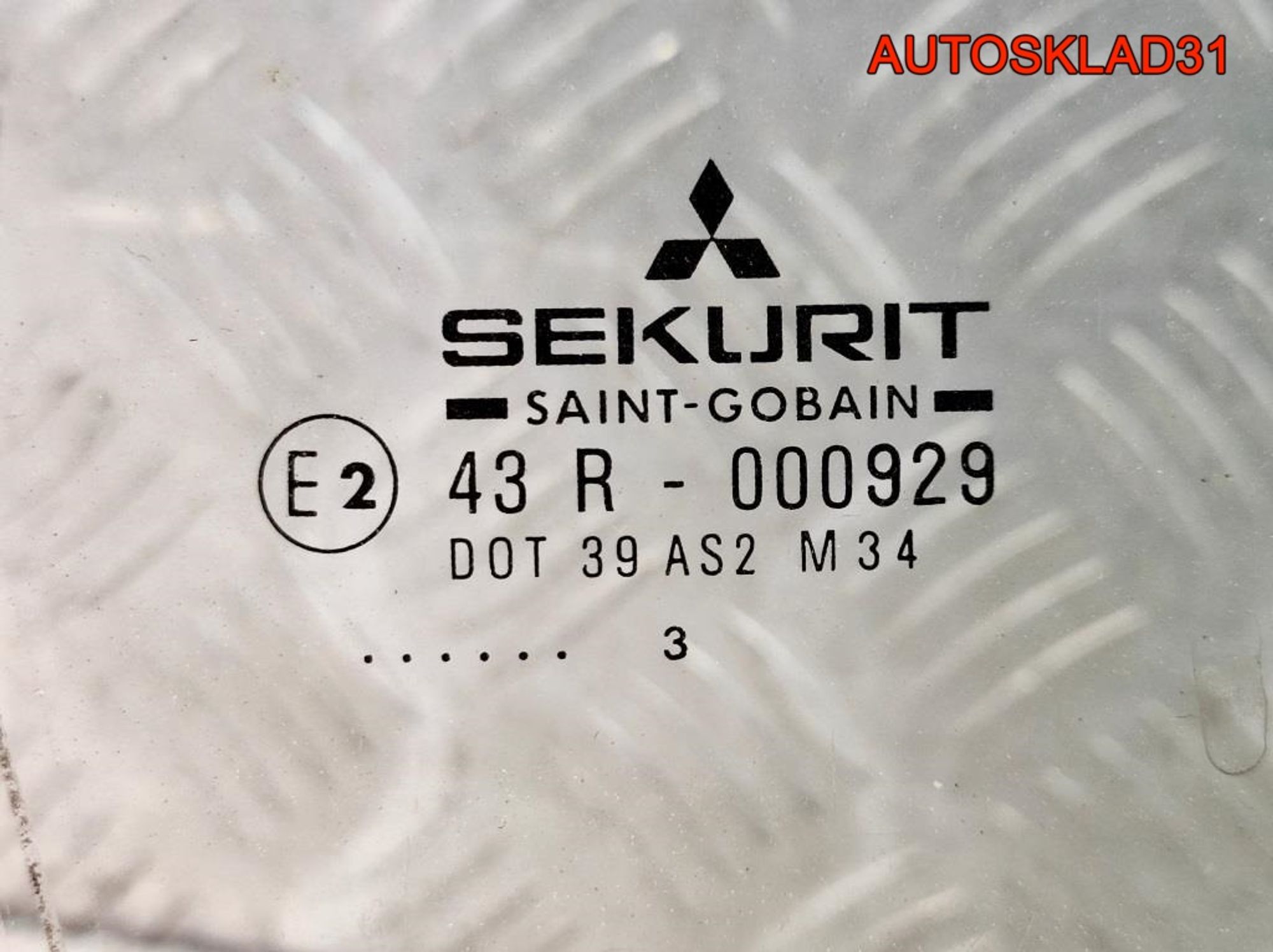 Стекло двери правой Mitsubishi Carisma MR720213, 1400 рублей, Дубовое