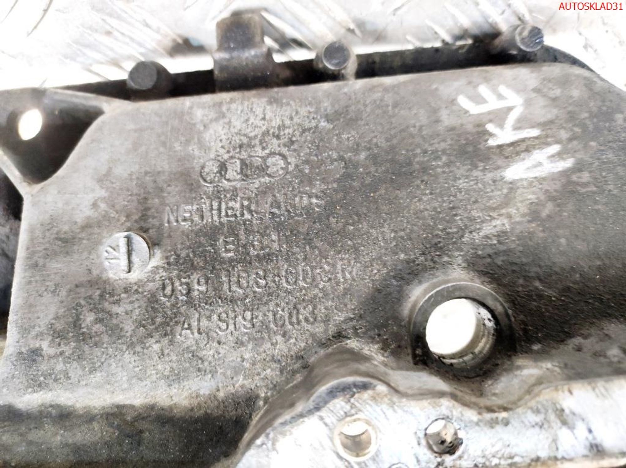 Поддон двигателя верхний Audi A6 C5 2,5 AKE 059103603M, 2000 рублей, Дубовое