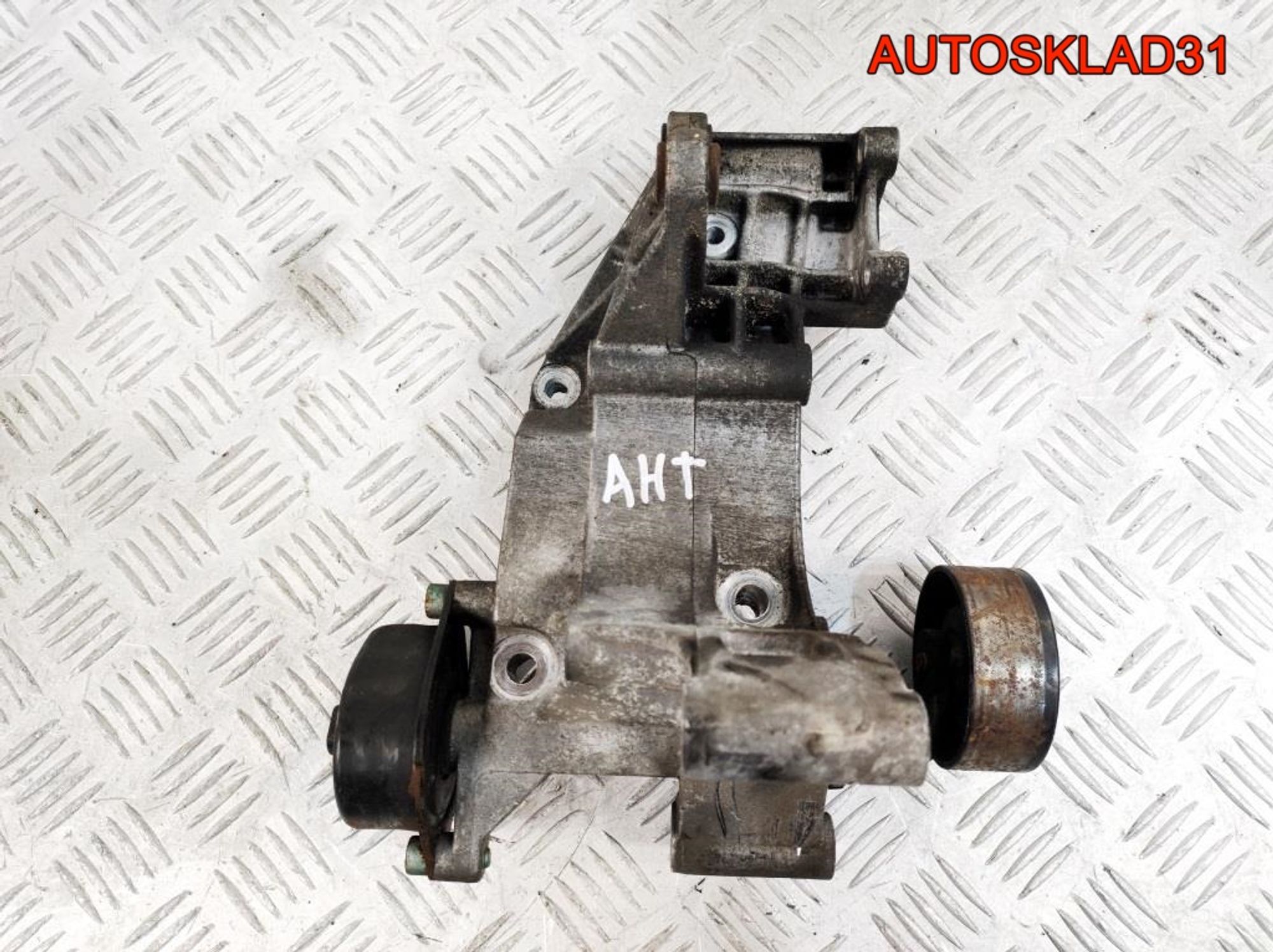 Кронштейн генератора VW Lupo 1.0 AHT 047903139A, 3600 рублей, Дубовое