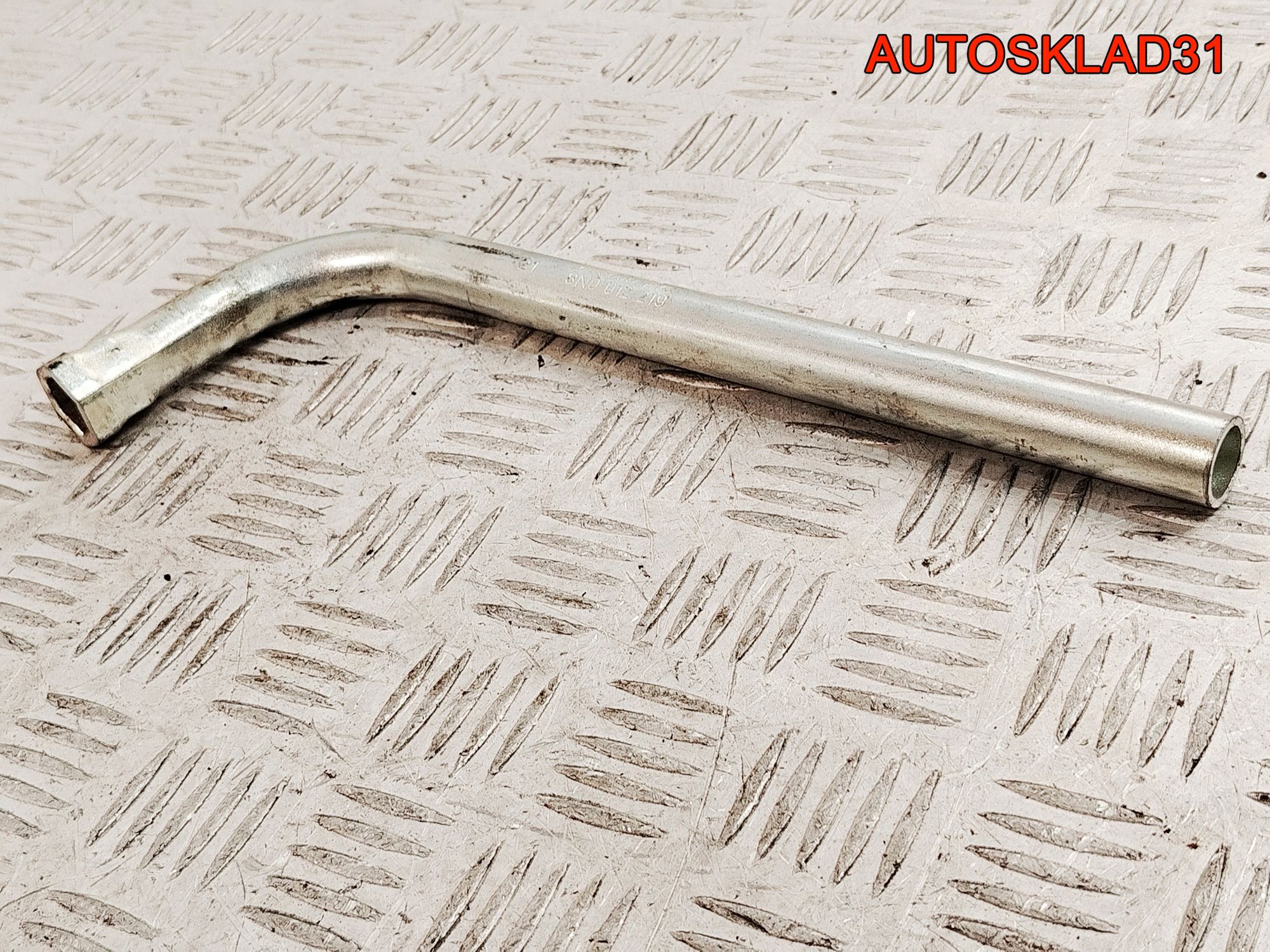 Ключ баллонный Audi A4 B7 8N0012219, 700 рублей, Дубовое