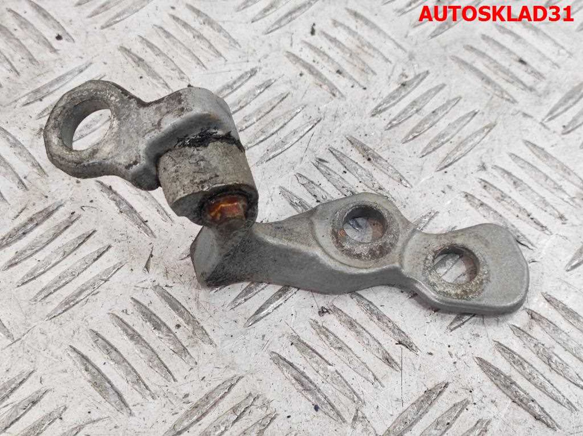 Петля двери передней правой верхняя Ford Focus 2 3M51R22800AE, 900 рублей, Дубовое