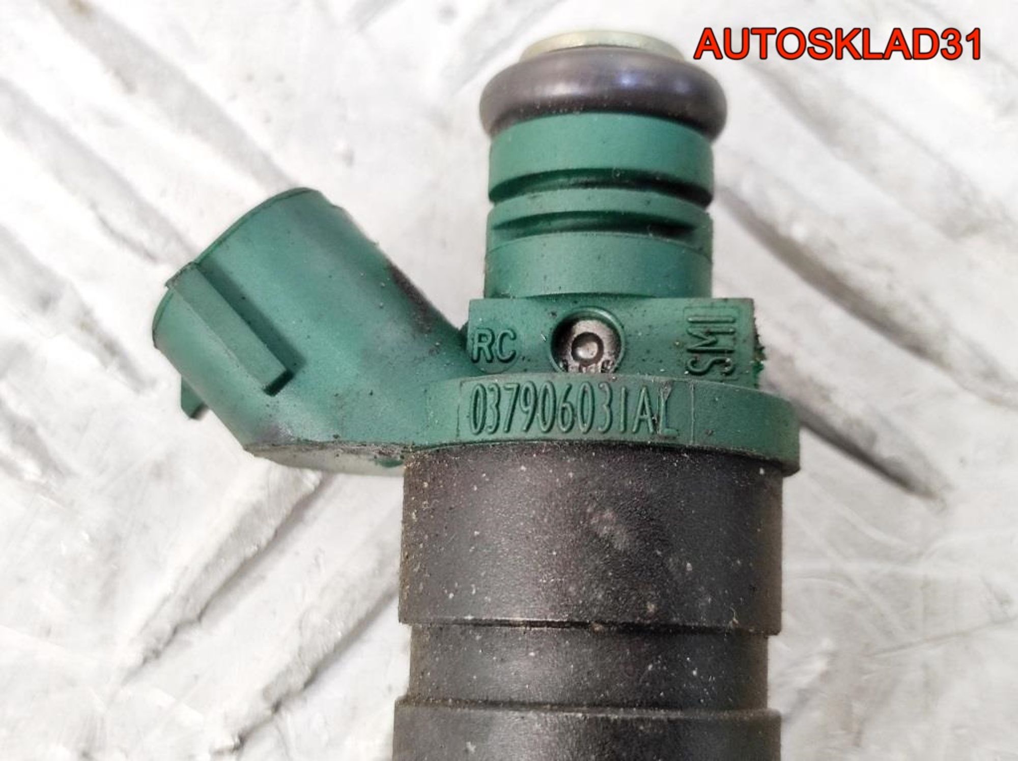 Форсунка топливная VW Golf 4 1,6 BFQ 037906031AL, 900 рублей, Дубовое