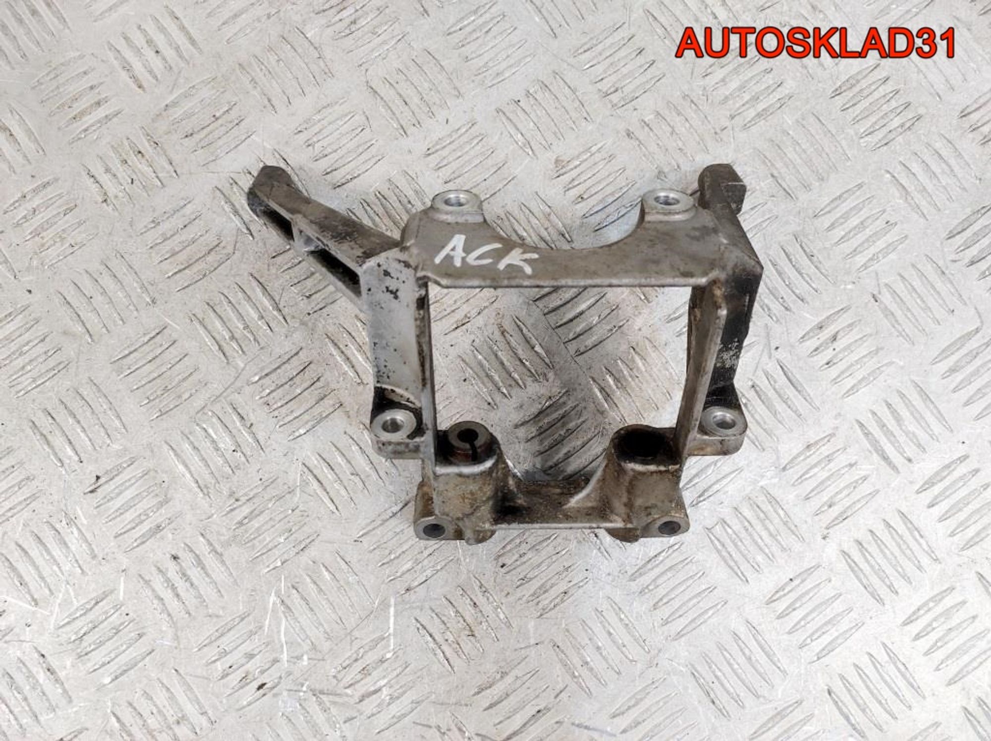 Кронштейн гидроусилителя Audi A6 C4 2.8 ACK Бензин 078145383F, 1000 рублей, Дубовое