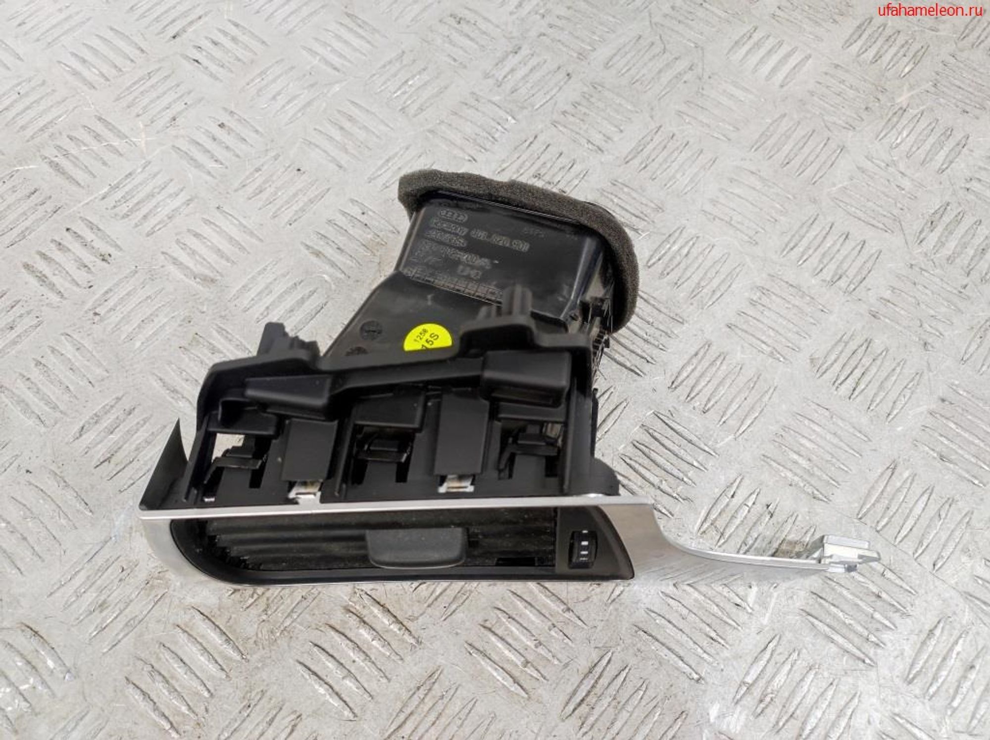 Дефлектор воздушный левый Audi A6 C7 4G 4G1820901, 3500 рублей, Дубовое