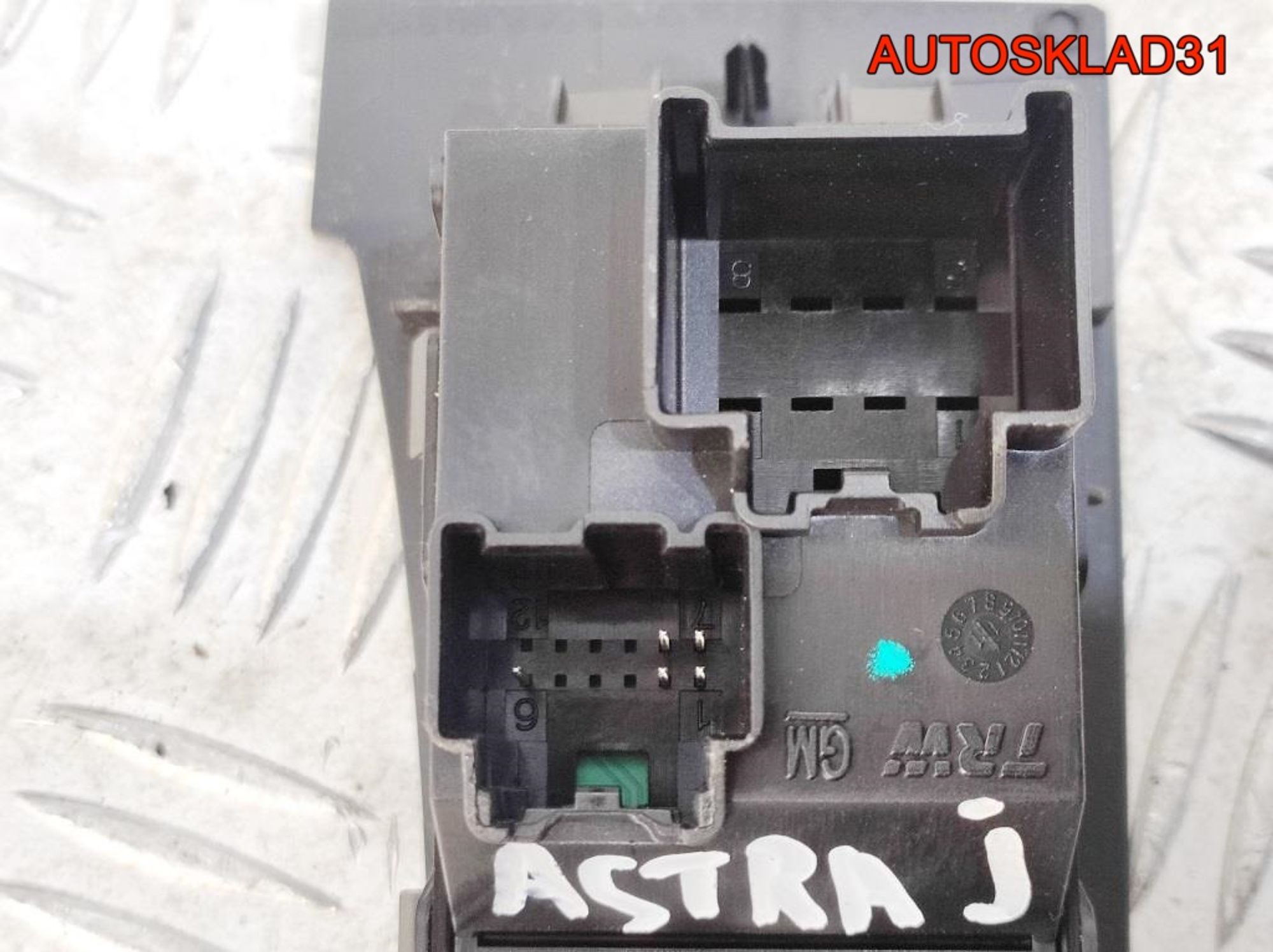 Кнопка стеклоподъемника Opel Astra J 13301886, 900 рублей, Дубовое