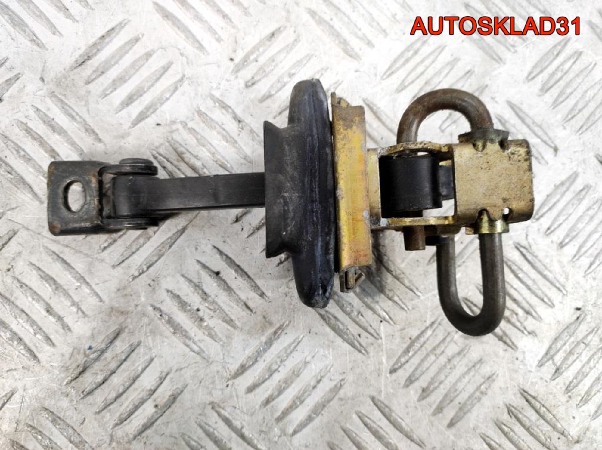 Ограничитель двери передней правой BMW E46 51218160959, 1200 рублей, Дубовое