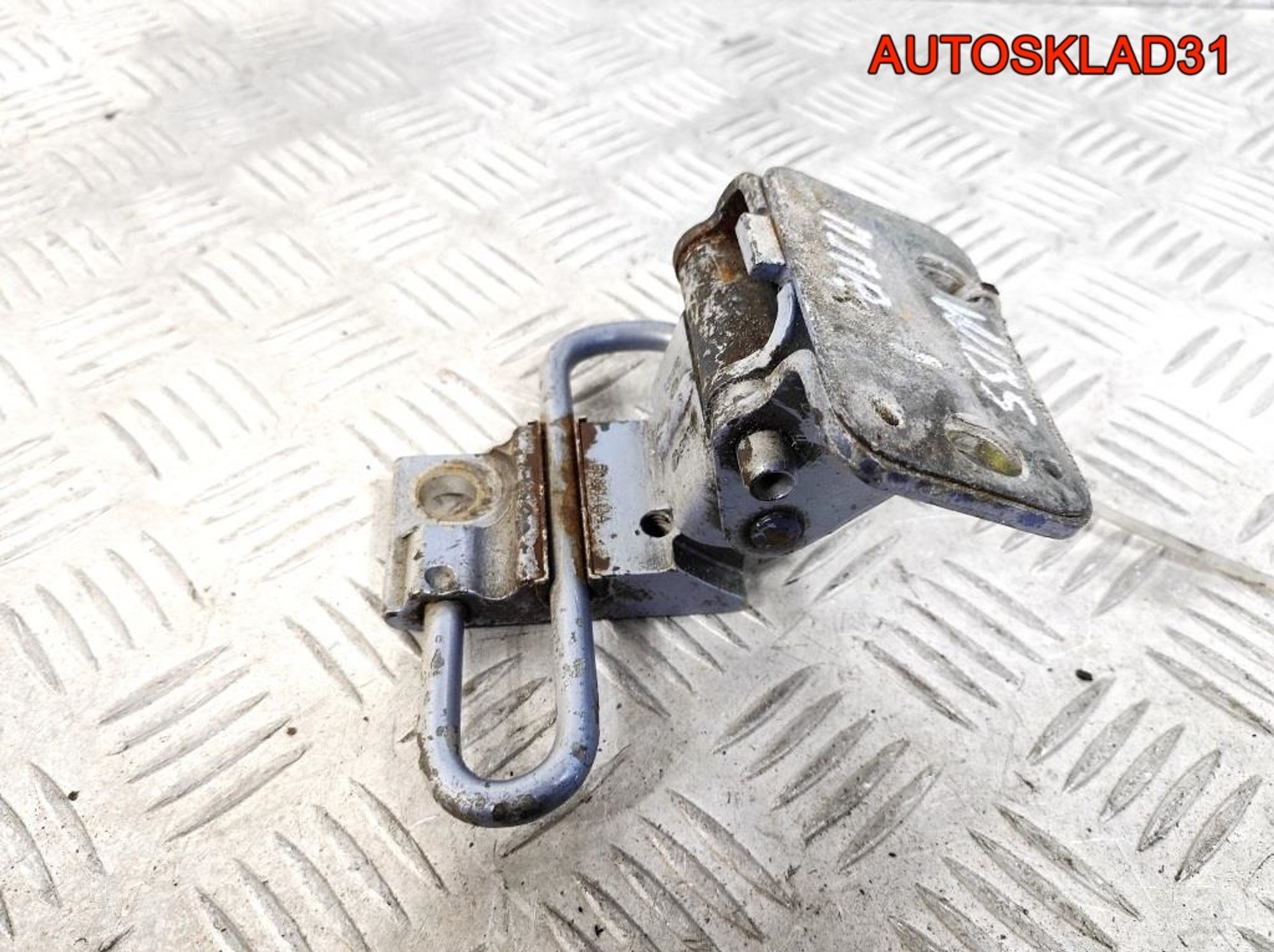 Петля двери передняя правая нижняя VW Passat B5, 4500 рублей, Дубовое