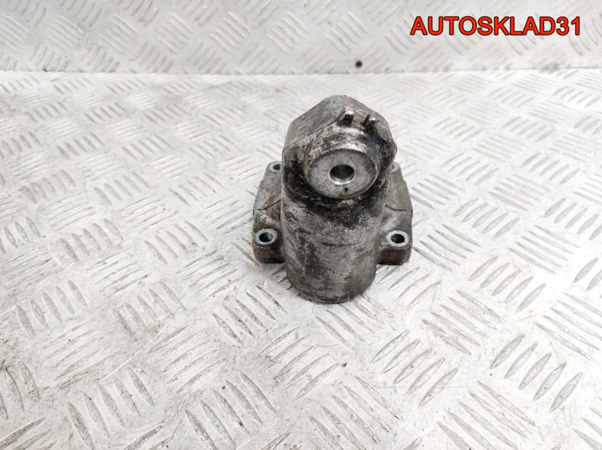 Кронштейн двигателя левый Mercedes W210 2.2 CDI A6112230604, 700 рублей, Дубовое