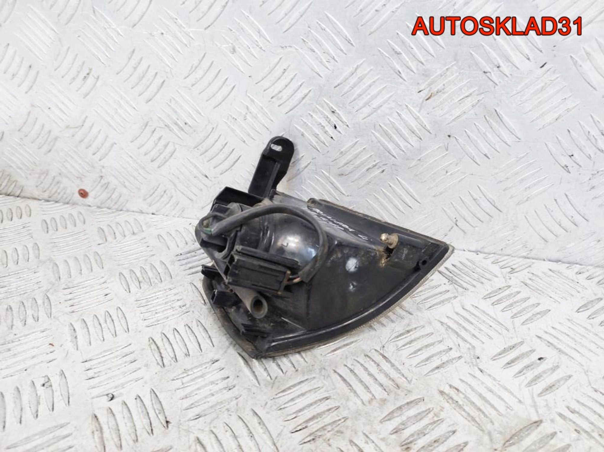 Указатель пoворoта левый белый Nissan Primera P10E, 900 рублей, Дубовое