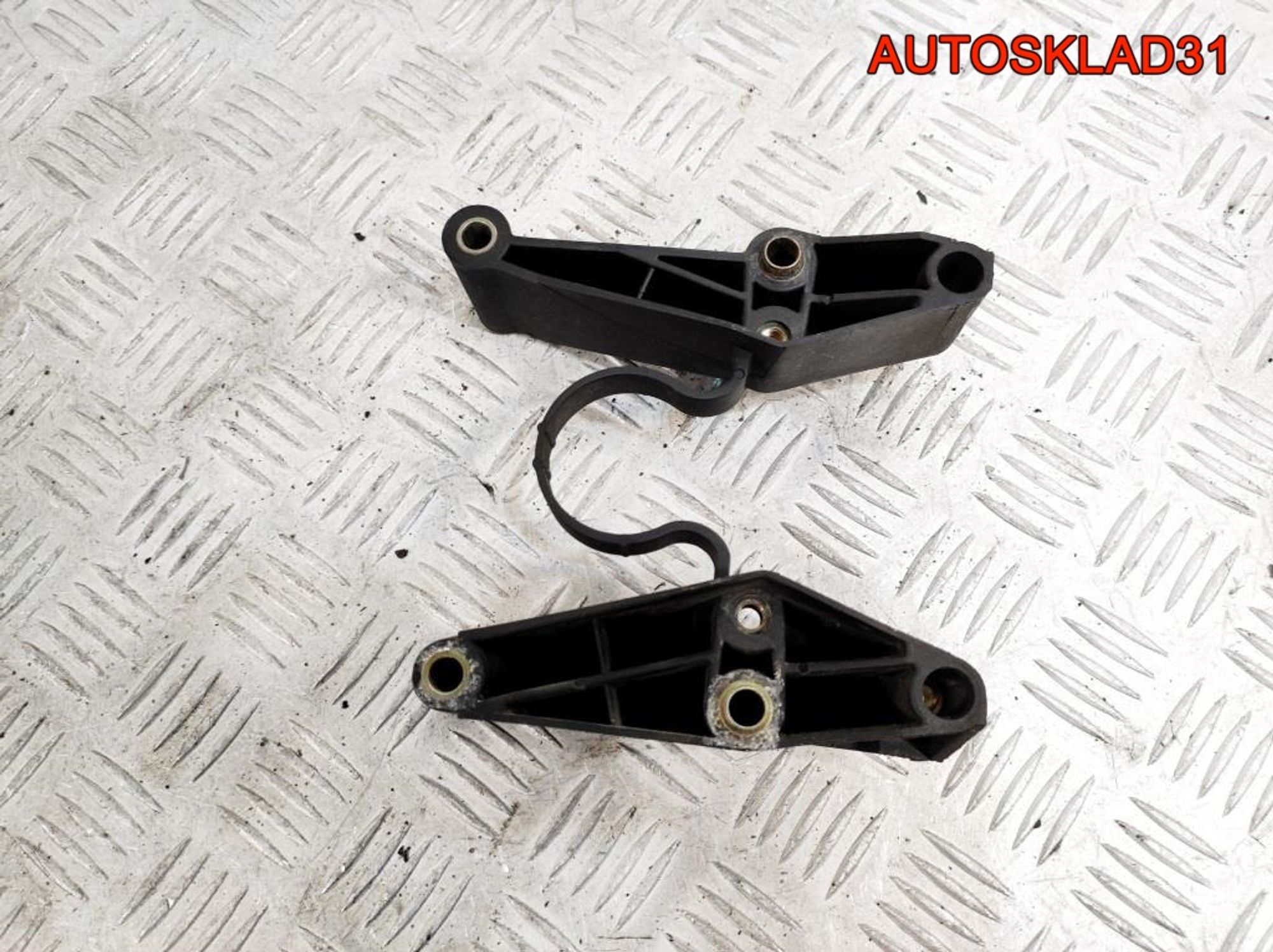 Кронштейн гидроусилителя Ford Focus 2 98MF3C631AC, 900 рублей, Дубовое