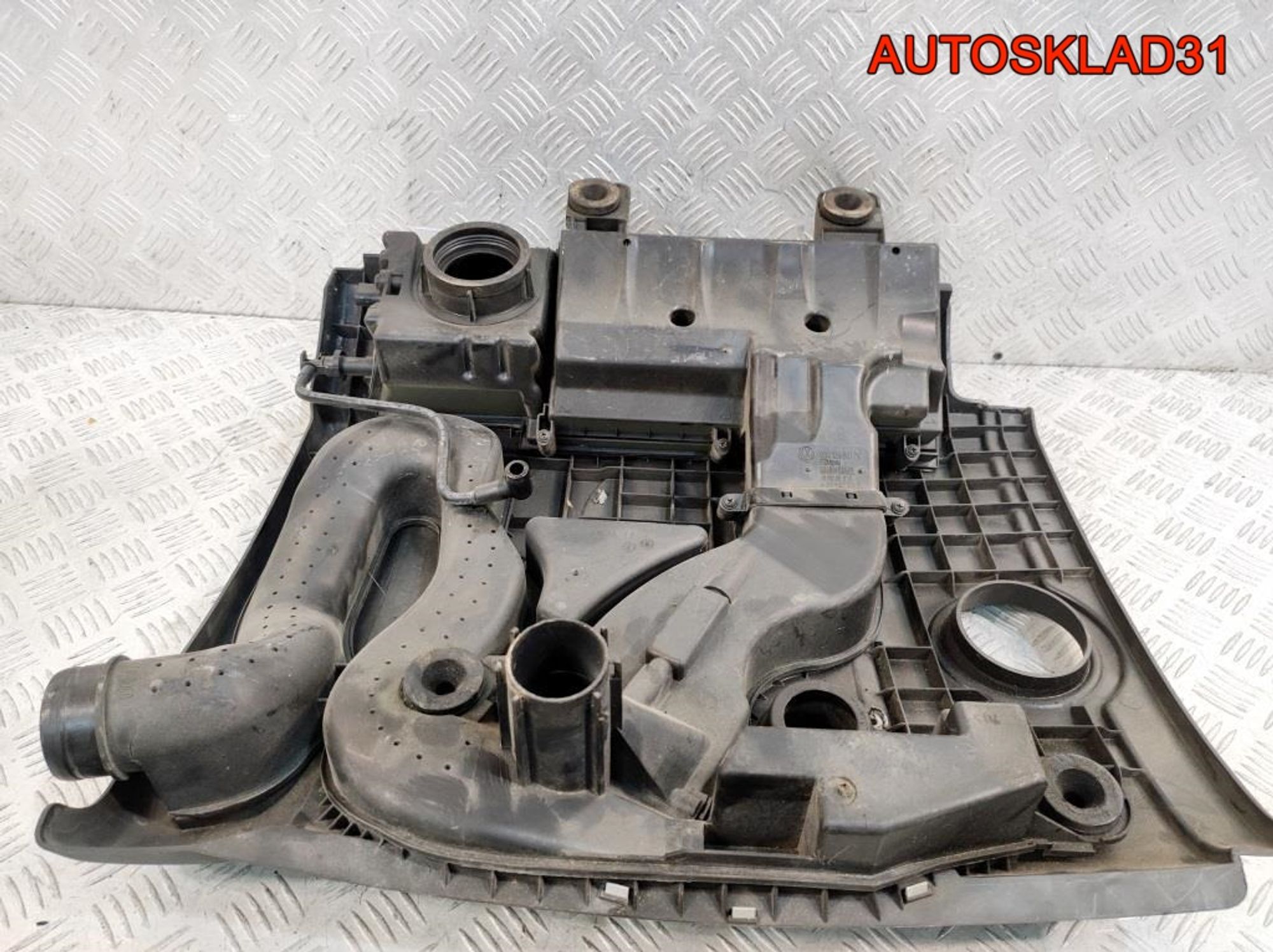 Корпус воздушного фильтра VW Passat B6 03C129607N, 4100 рублей, Дубовое