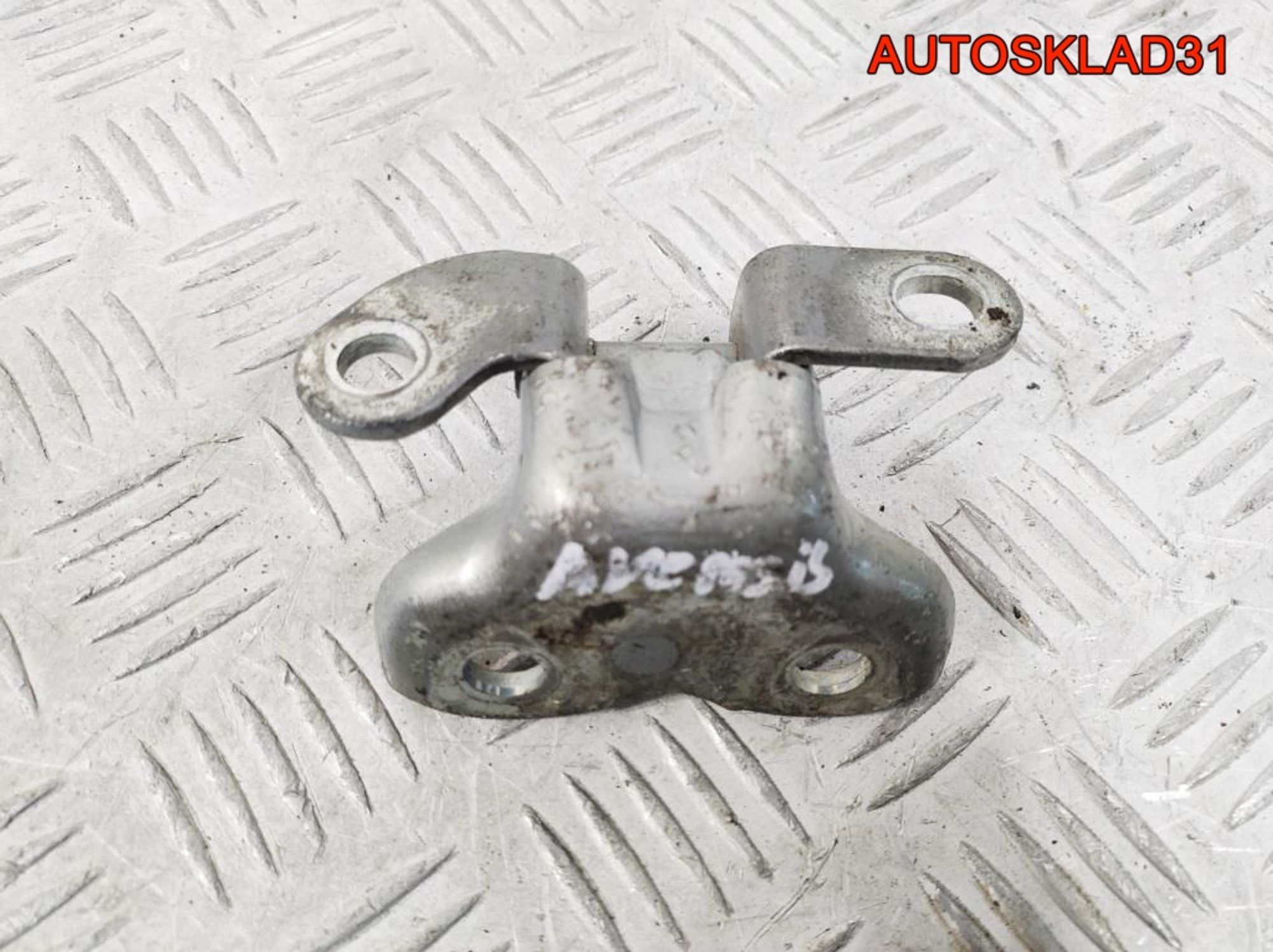 Петля двери передняя правая нижняя Toyota Avensis, 900 рублей, Дубовое