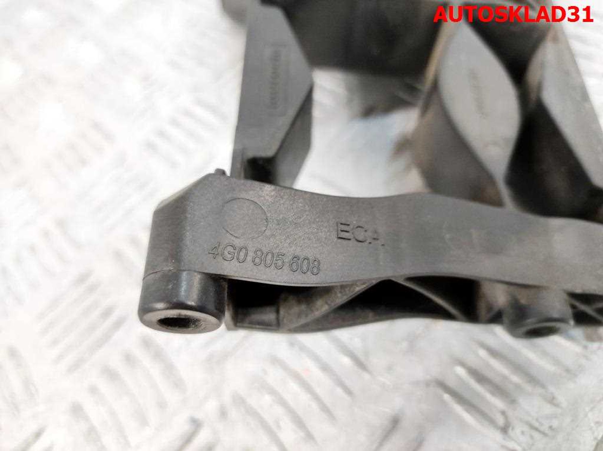 Кронштейн фары правый Audi A6 C7 4G 4G0805608, 1500 рублей, Дубовое