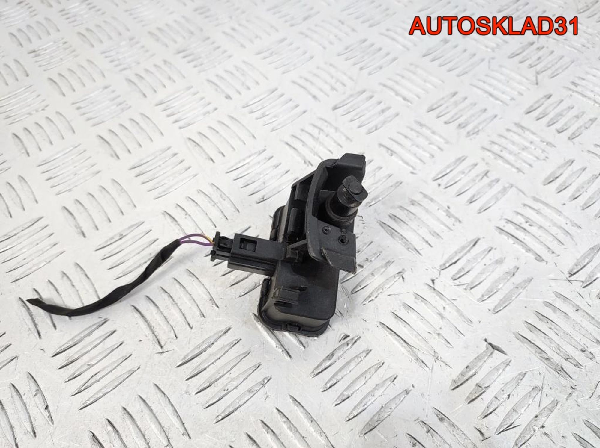 Активатор замка бензобака Skoda Fabia 3 7P0810773D, 1700 рублей, Дубовое