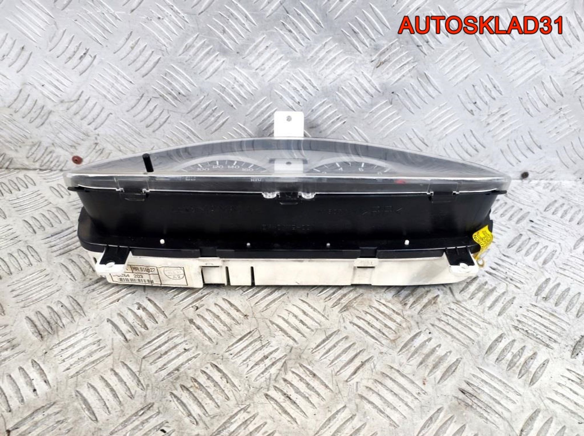 Панель приборов Mitsubishi Carisma MR916027 Бензин, 3300 рублей, Дубовое