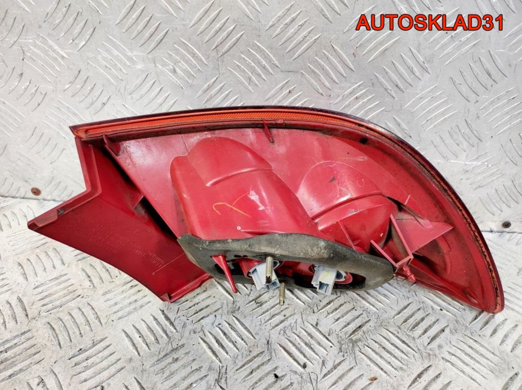 Фонарь задний правый Mazda 3 BP4K51170D Хетчбэк, 2700 рублей, Дубовое