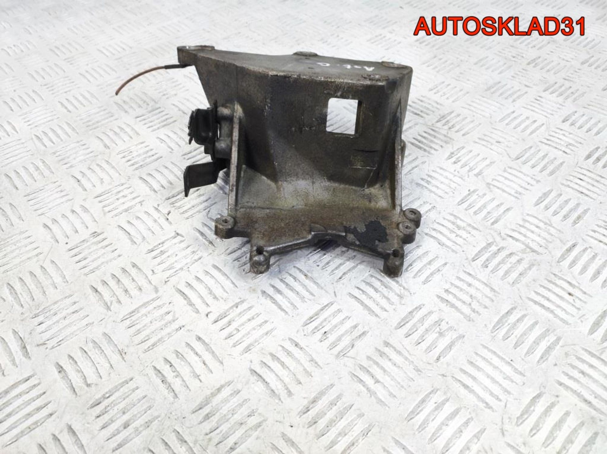 Кронштейн двигателя Opel Astra G 1,7 Y17DT 069293, 900 рублей, Дубовое