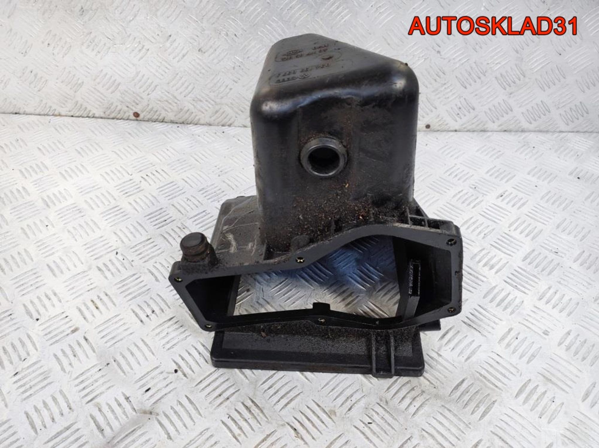 Корпус воздушного фильтра Audi 100 C4 034133837J, 1700 рублей, Дубовое