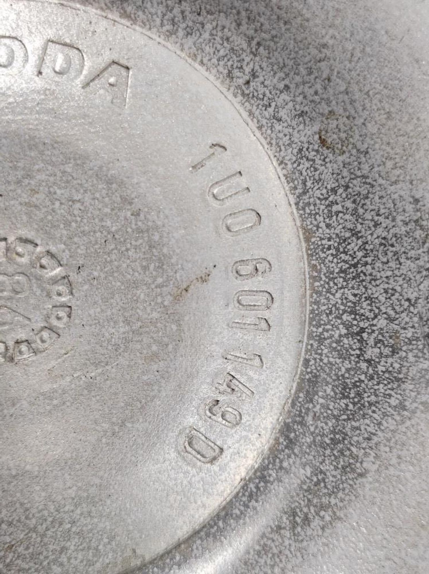 Колпачок литых дисков Skoda Octavia A4 1U0601149D, 900 рублей, Дубовое