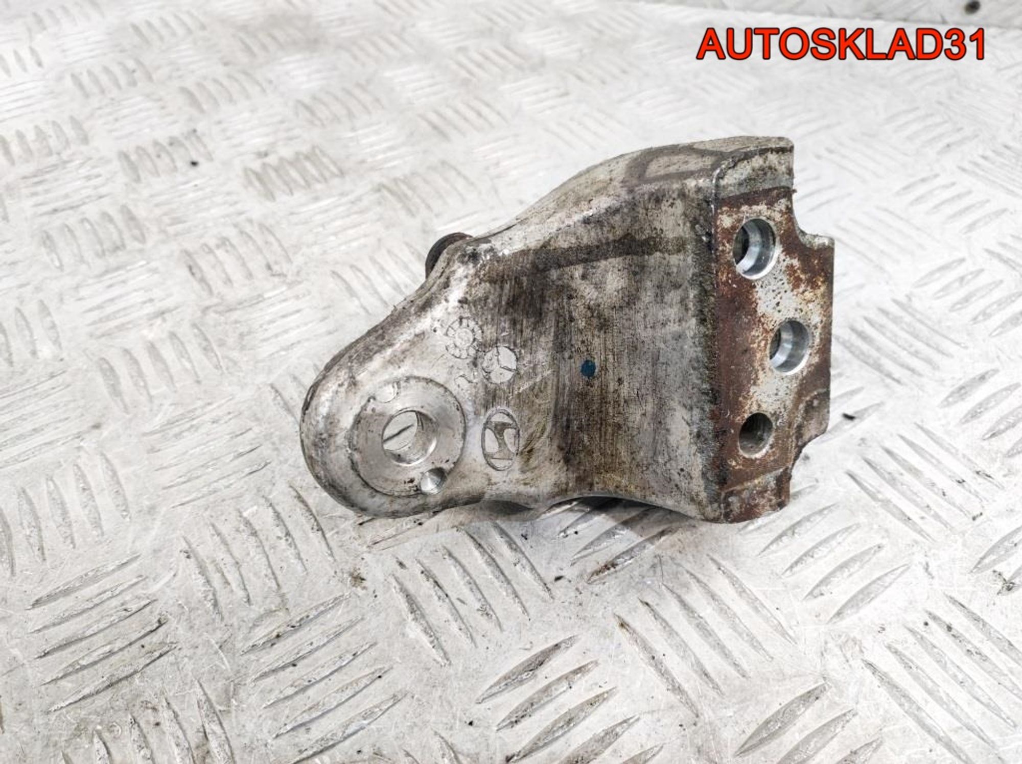 Кронштейн двигателя правый Hyundai Getz 1,3 G4EA 218401C300, 900 рублей, Дубовое