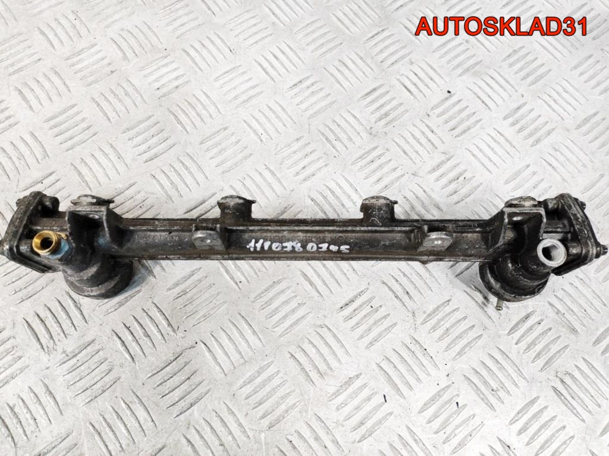 Рейка топливная Mercedes W202 111.978 A1110780745, 900 рублей, Дубовое