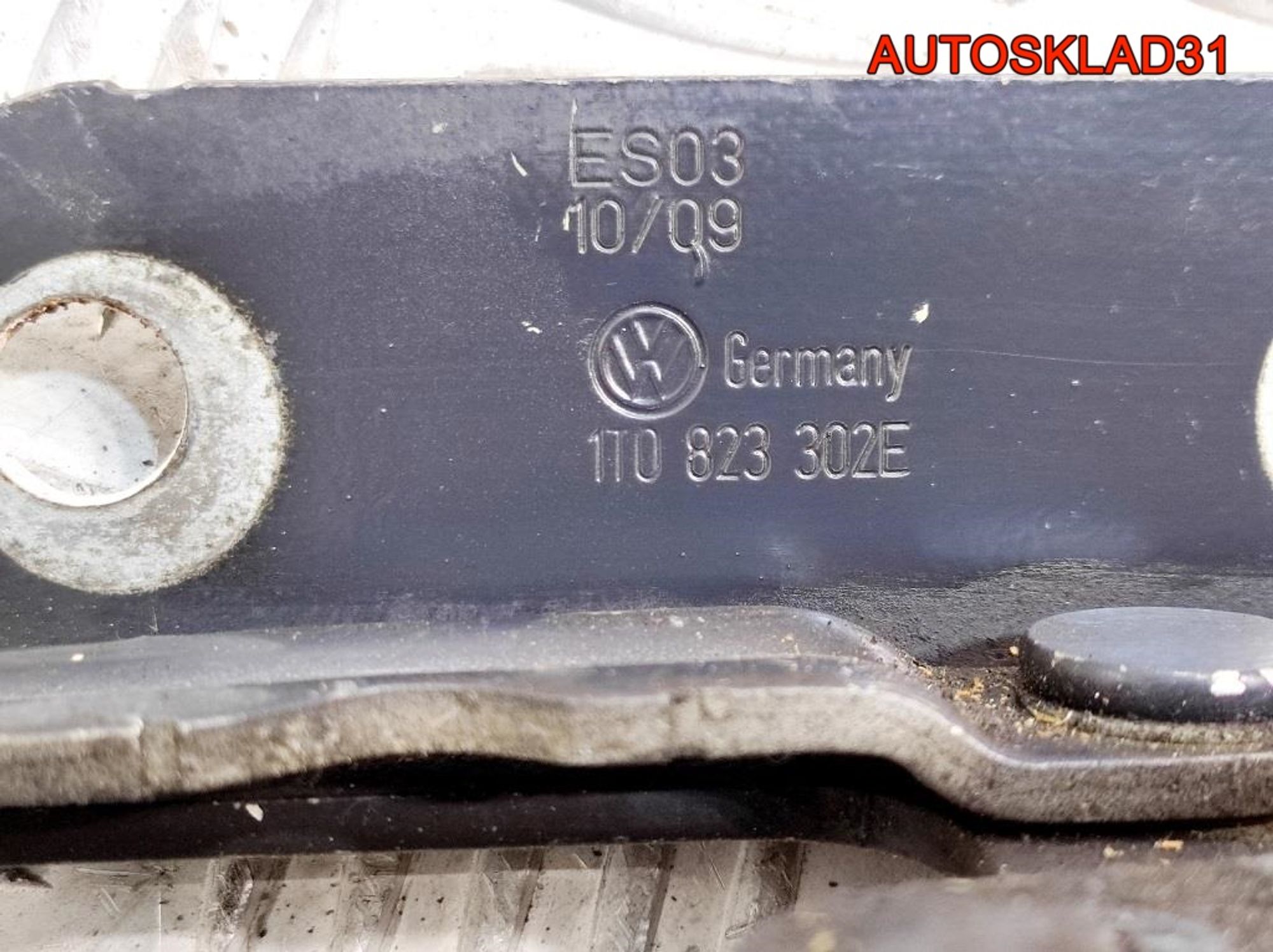 Петля капота правая Volkswagen Touran 1T0823302E, 1400 рублей, Дубовое