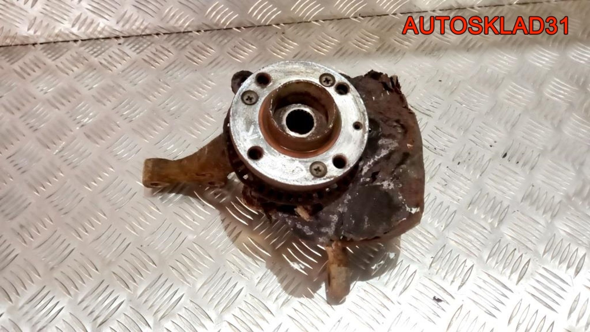 Кулак поворотный передний правый VW Golf 3 357407256C, 3000 рублей, Дубовое