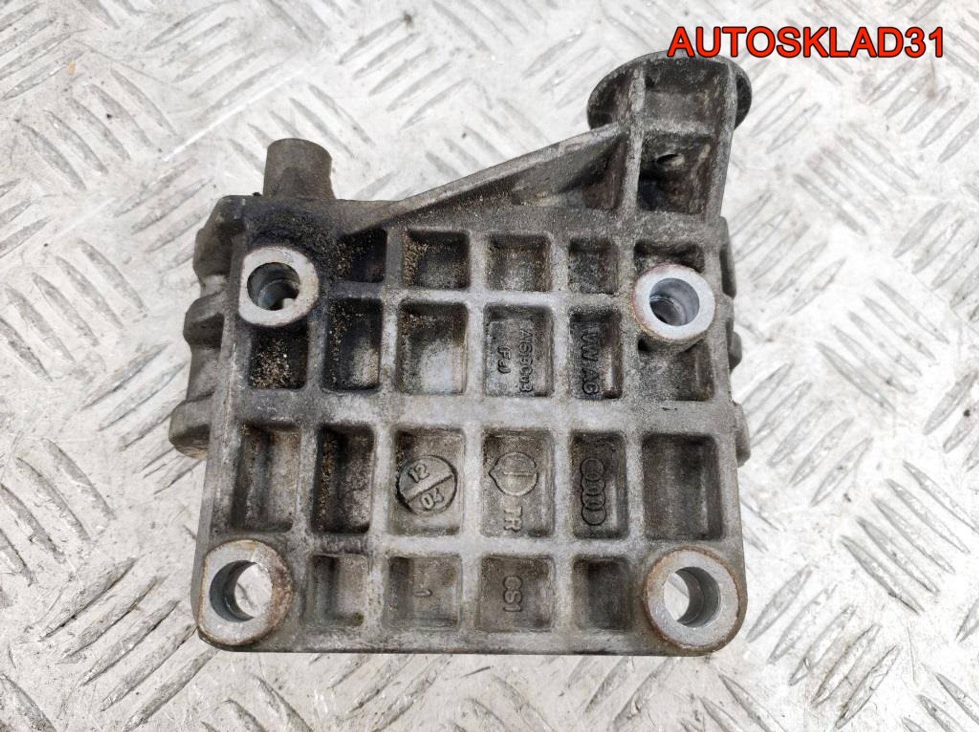 Кронштейн генератора Audi A4 B7 3.0 ASB 059903143K, 700 рублей, Дубовое