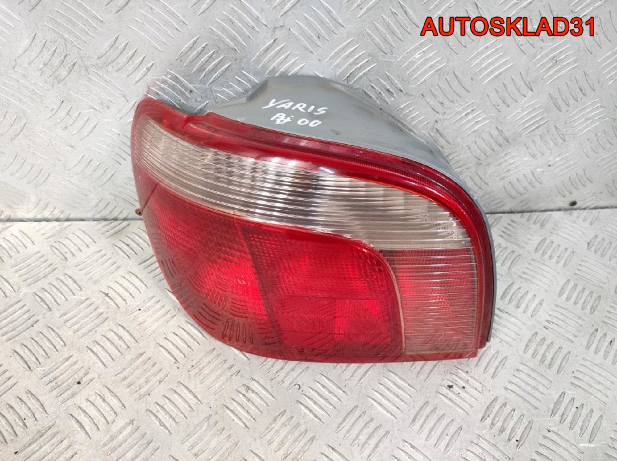 Фонарь задний левый Toyota Yaris 8156052120, 1800 рублей, Дубовое