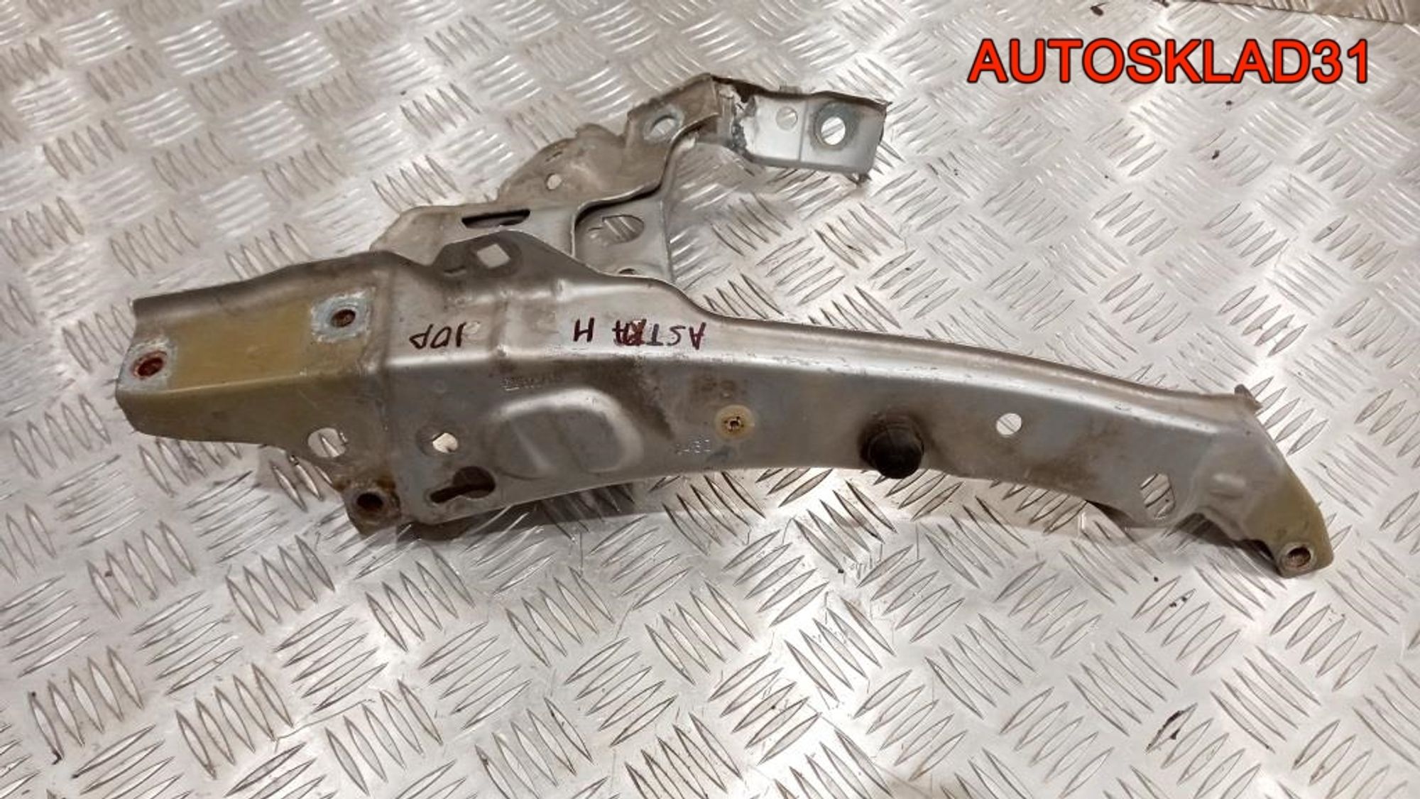 Кронштейн фары правый Opel Astra H 13237139, 1800 рублей, Дубовое