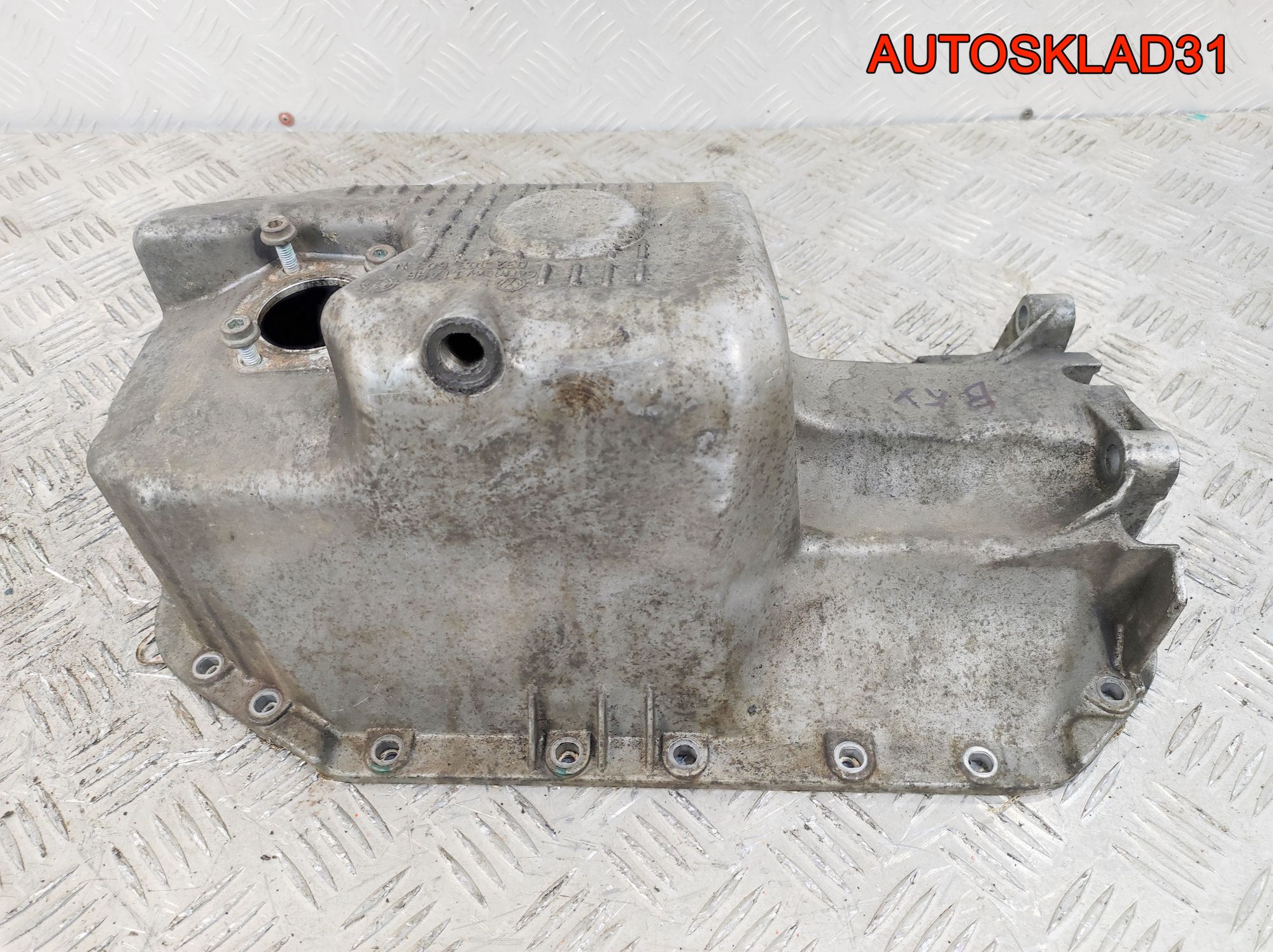 Поддон двигателя VW Polo 1,4 BKY 032103603N Бензин, 1700 рублей, Дубовое