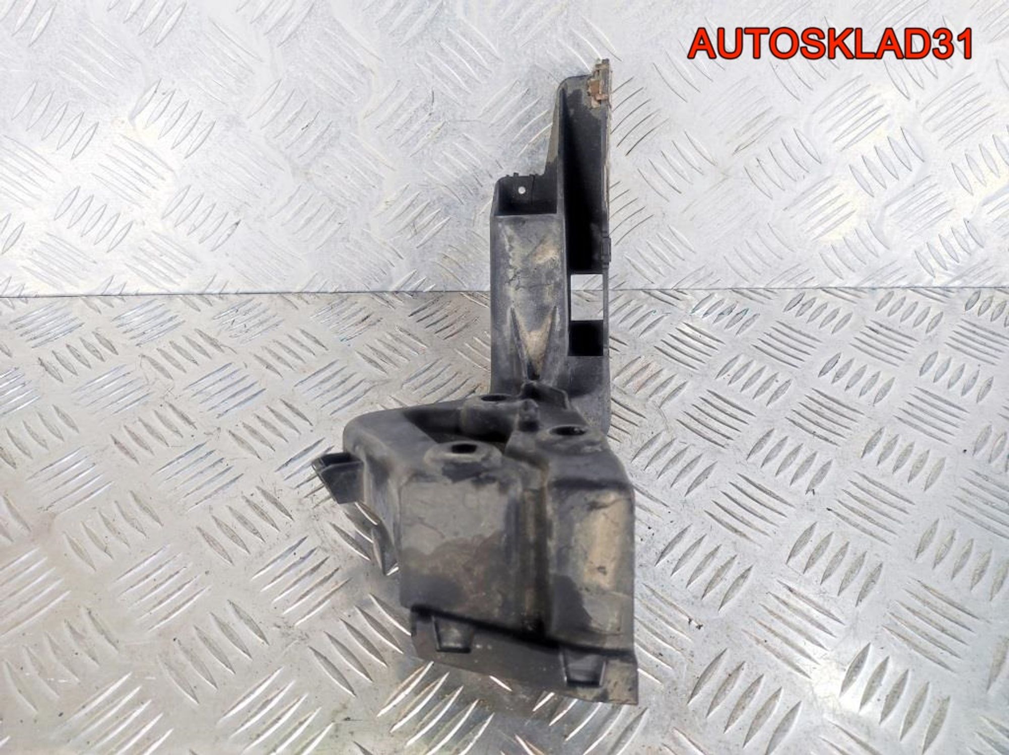 Кронштейн на порог задний левый Audi A8 D3, 900 рублей, Дубовое