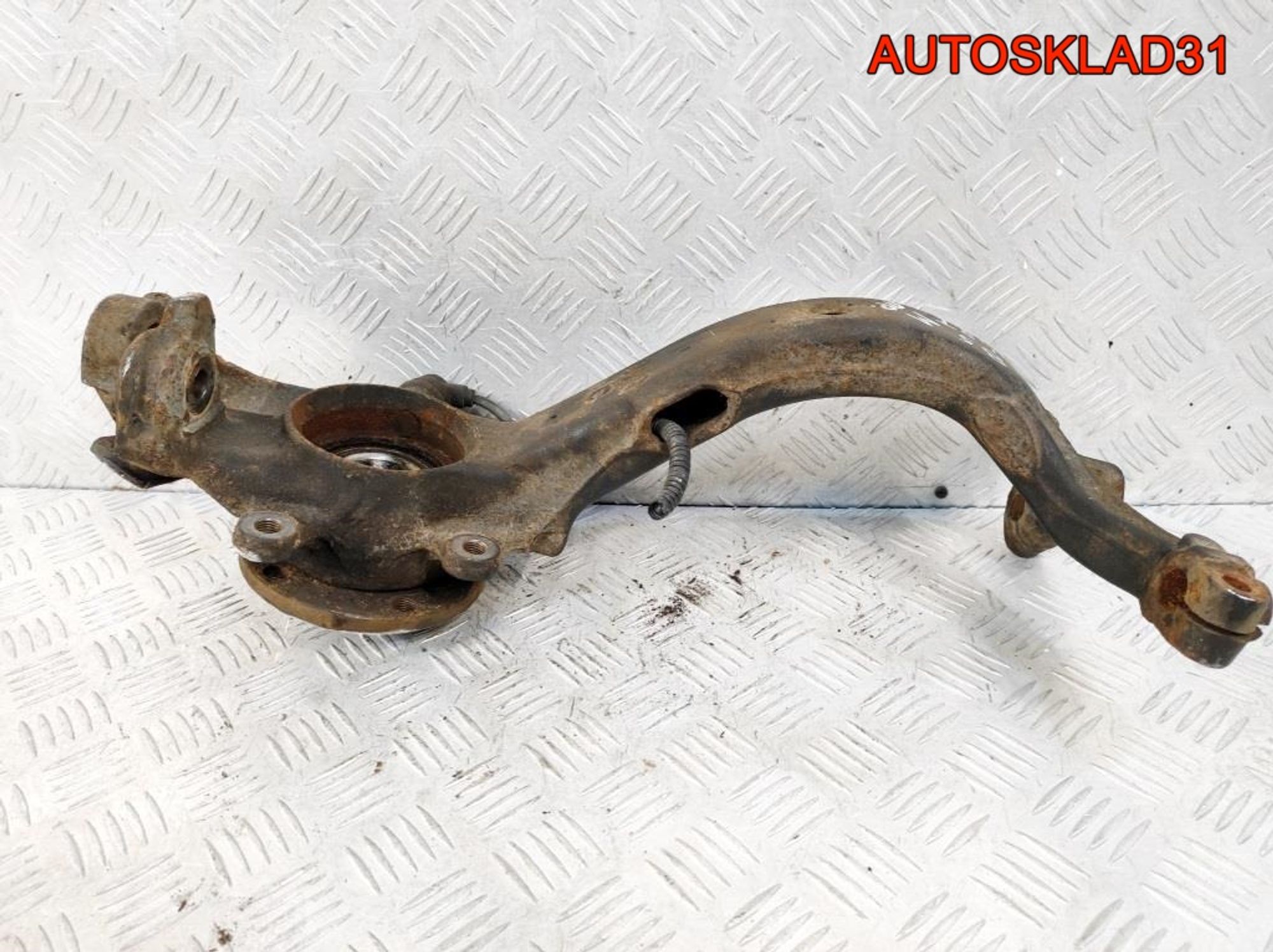 Кулак передний правый VW Passat B5 8D0407258M, 1200 рублей, Дубовое