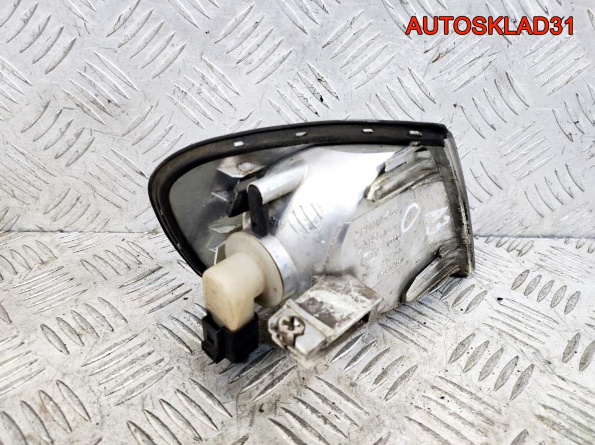 Указатель поворота левый белый Audi A3 8L0953049, 500 рублей, Дубовое