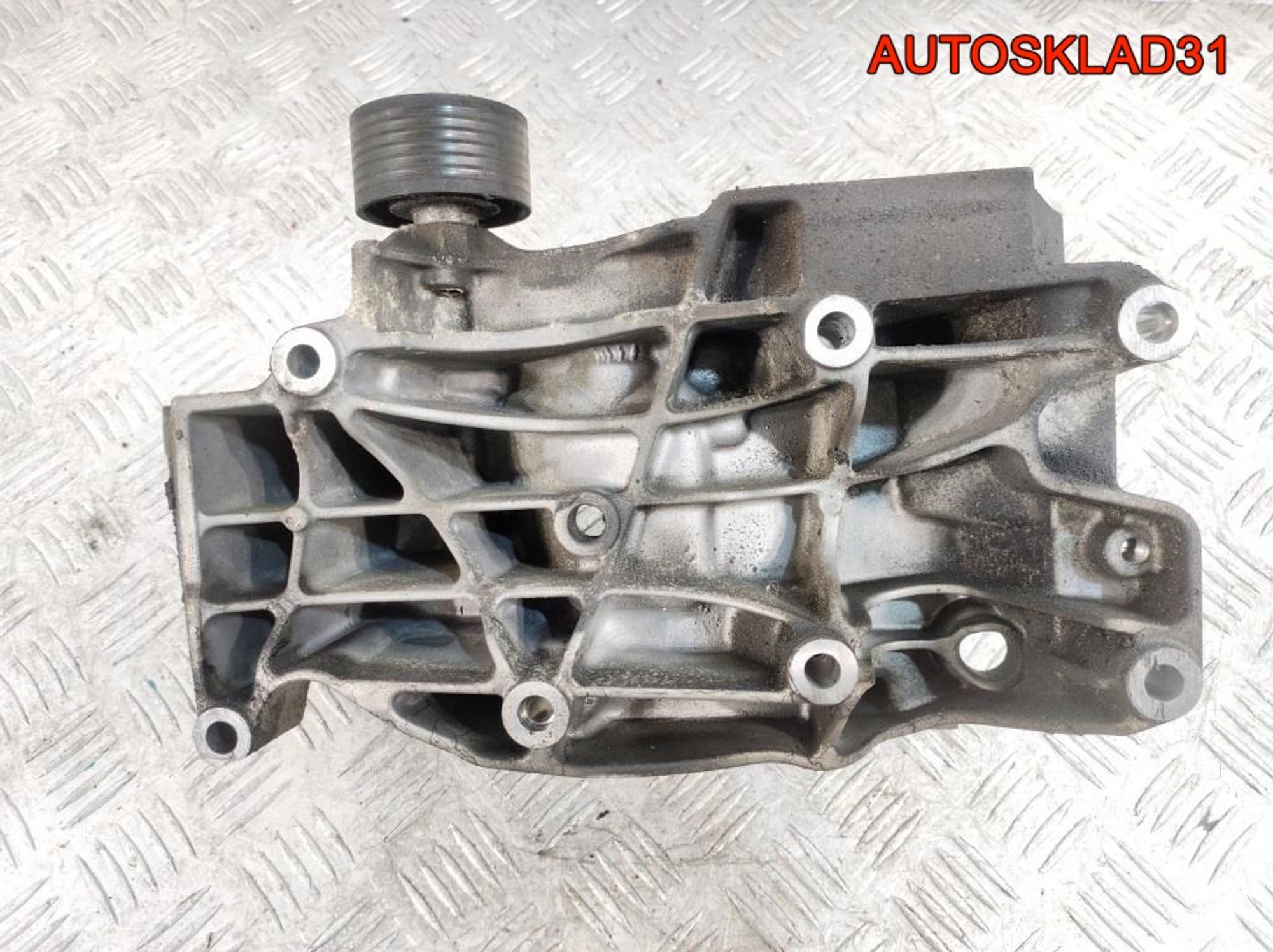 Кронштейн кондиционера BMW E90 2.0 N47D20A 11167802639, 1000 рублей, Дубовое