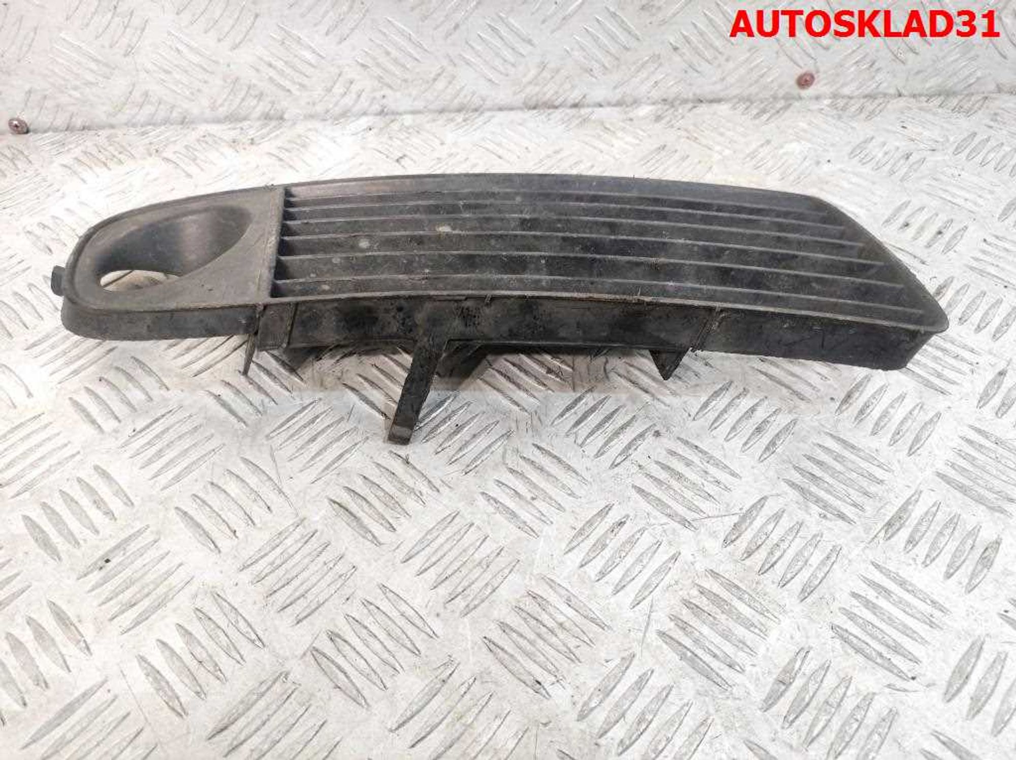Решетка в бампер правая Audi A6 C5 4B0807682 Дорест, 1500 рублей, Дубовое