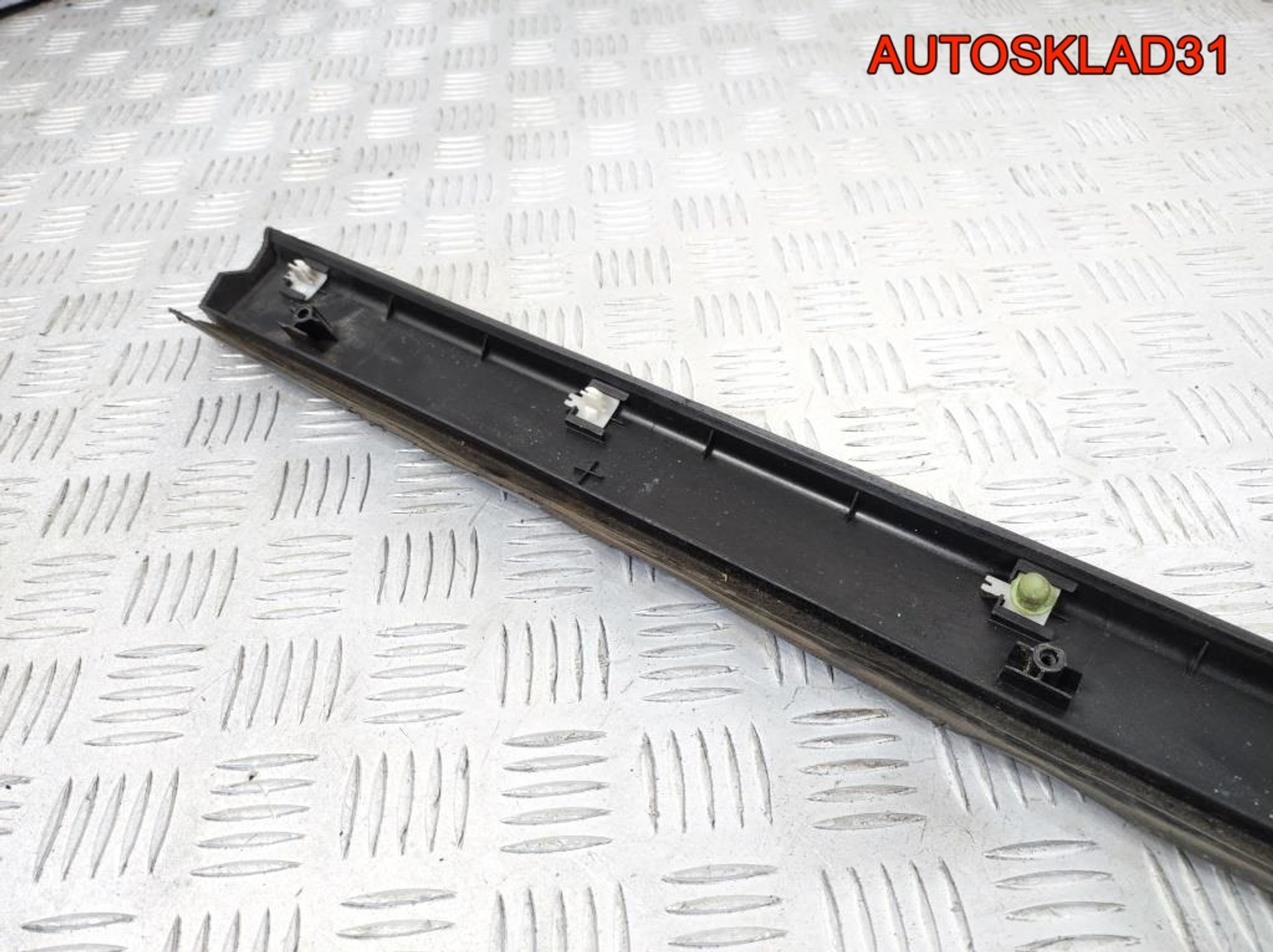 Молдинг перед правой двери VW Passat B5 3B0854940B, 900 рублей, Дубовое