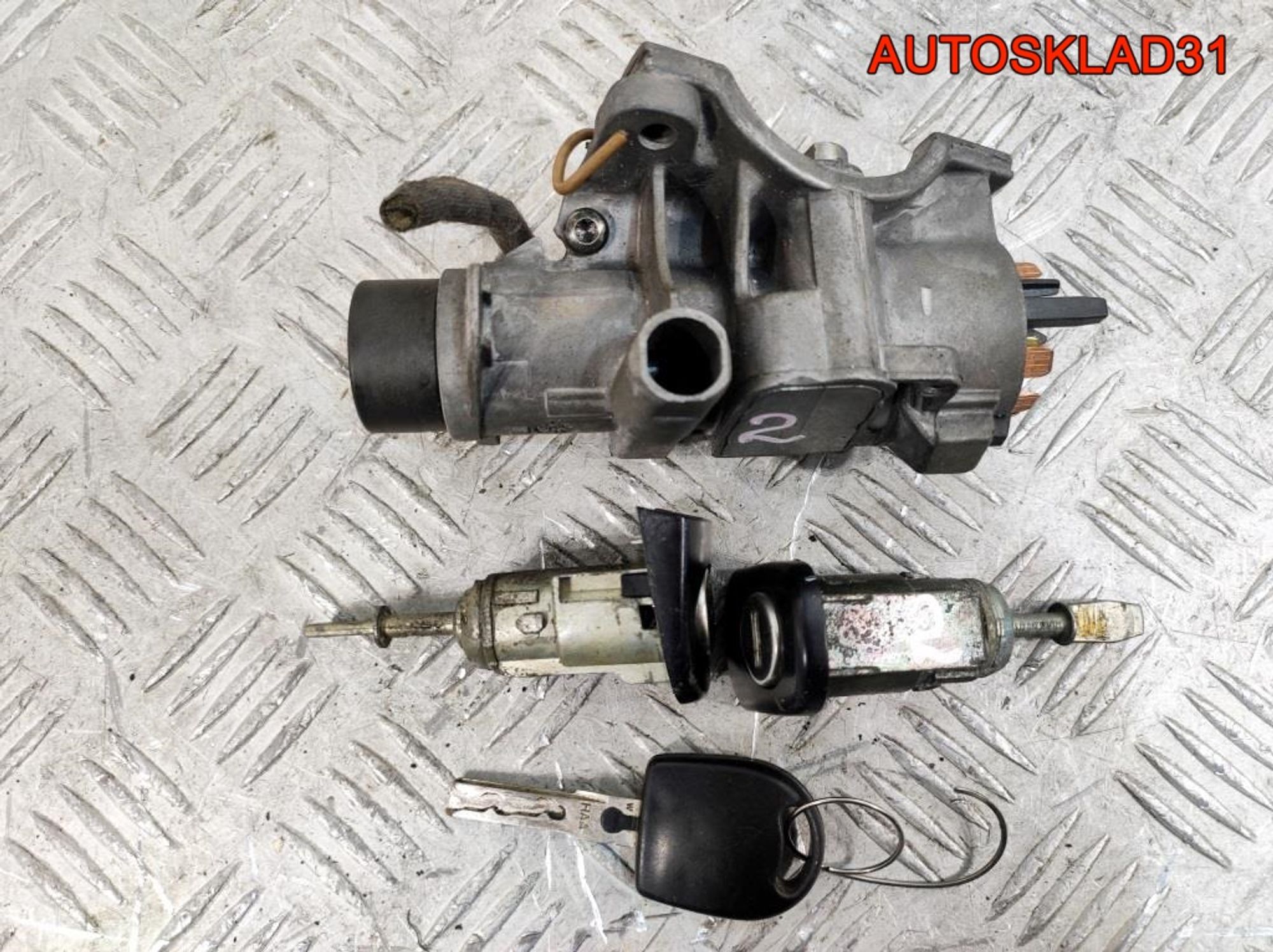 Комплект замок зажигания и личинки с ключом VW Golf 4  4B0905851B, 4500 рублей, Дубовое