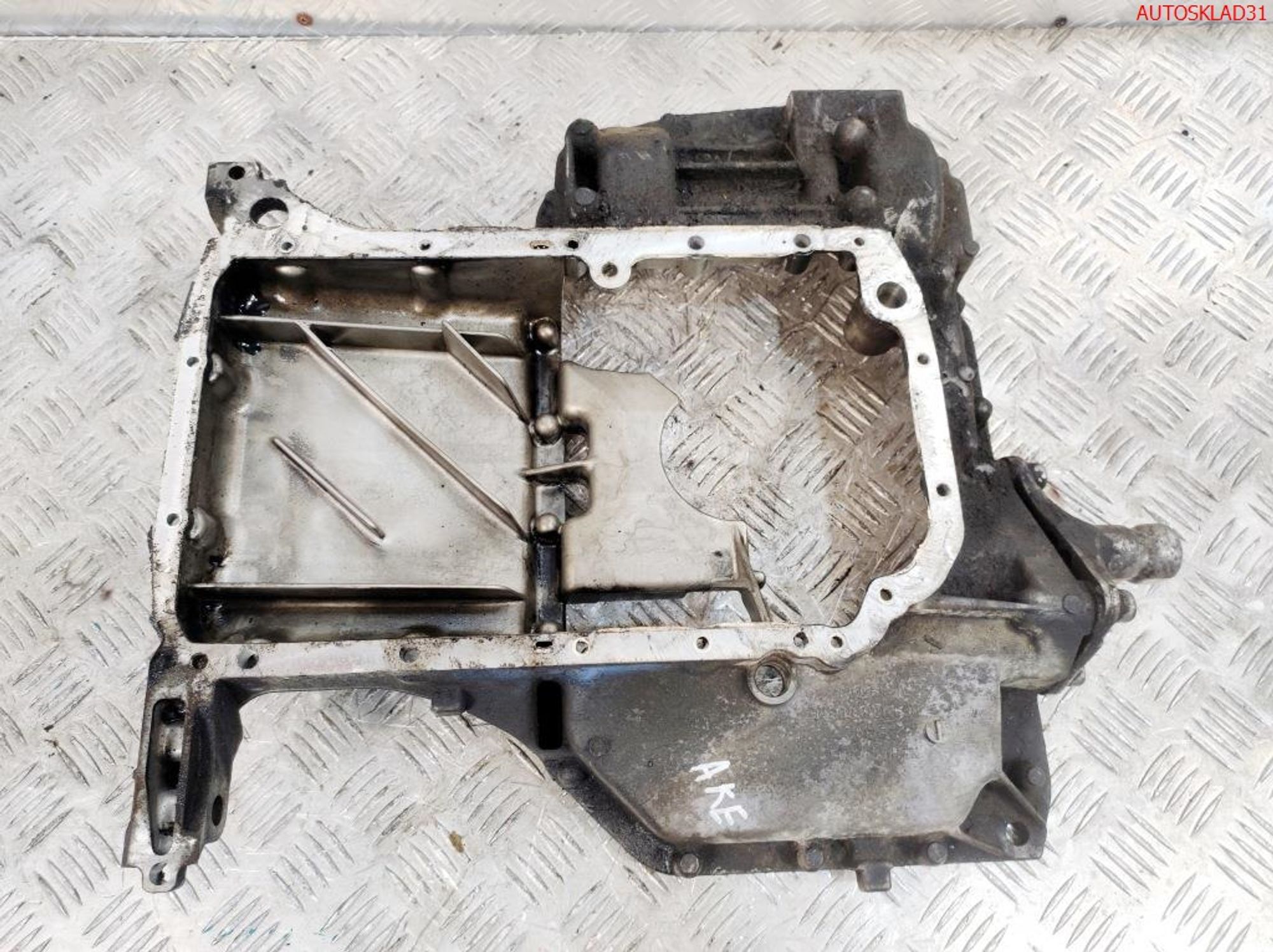 Поддон двигателя верхний Audi A6 C5 2,5 AKE 059103603M, 2000 рублей, Дубовое