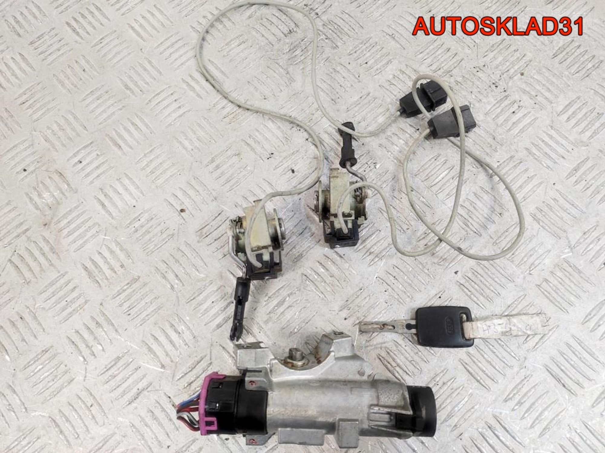 Комплект замок зажигания и личинки с ключом Audi A3 8L 1J0419959, 4500 рублей, Дубовое