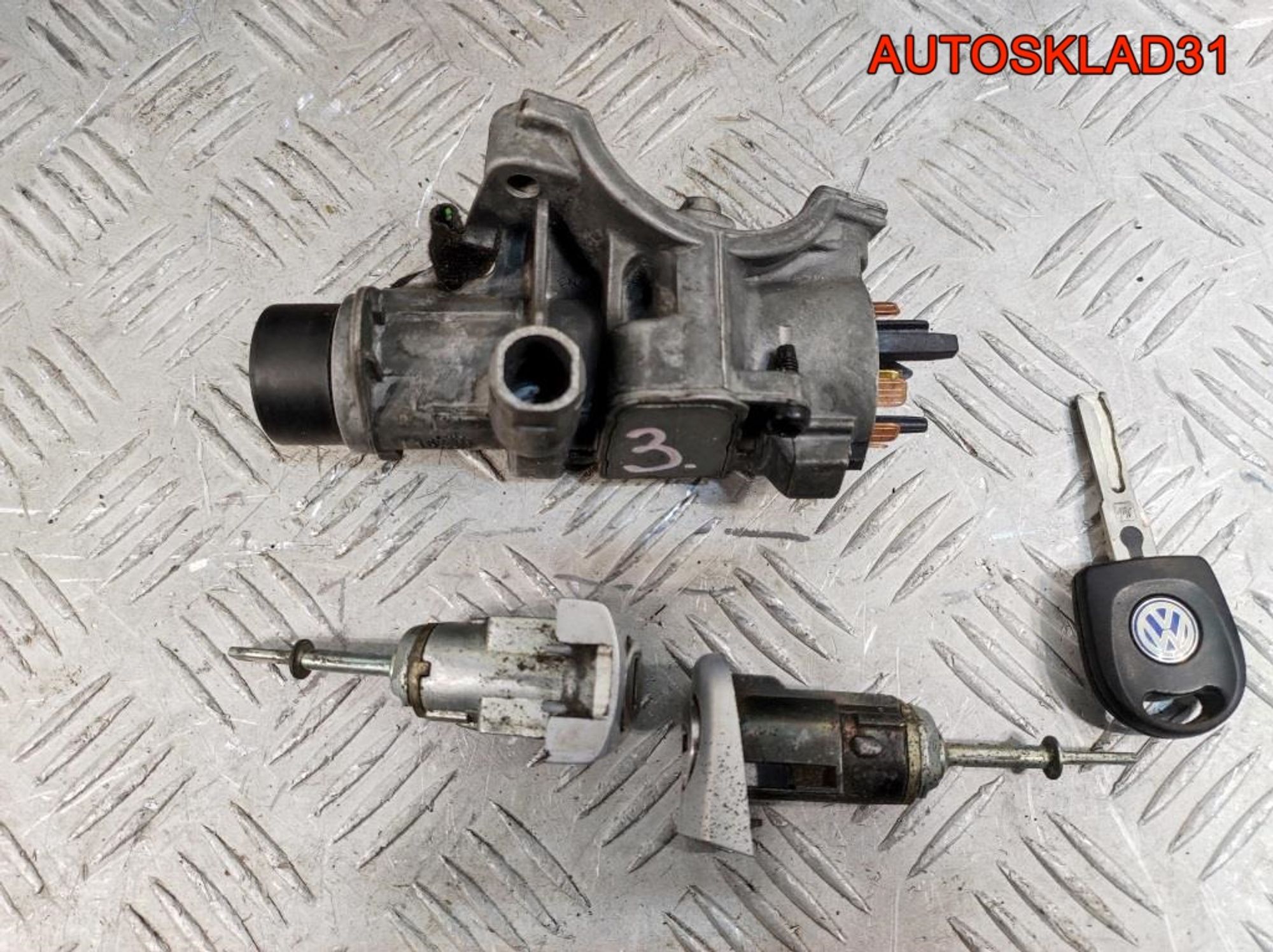 Комплект замок зажигания и личинки с ключом VW Passat B5 4B0905851, 4100 рублей, Дубовое