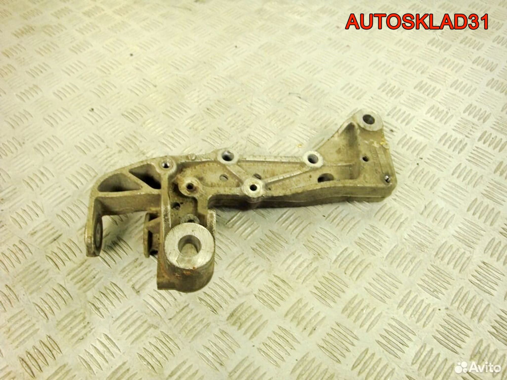 Кронштейн переднего рычага VW Golf 5 1К0199295Е, 2100 рублей, Дубовое