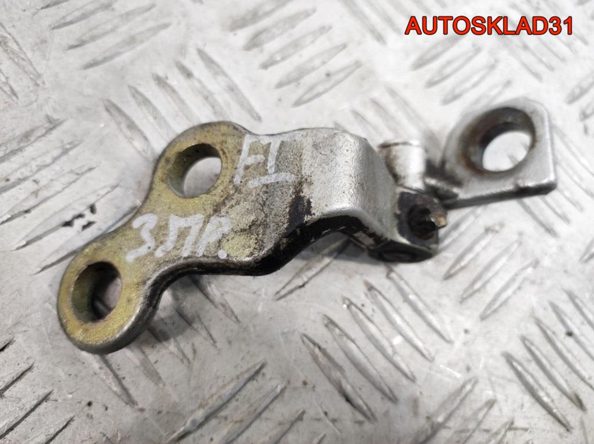 Петля двери задней правой Ford Focus 1 XS4AA26800BB, 900 рублей, Дубовое