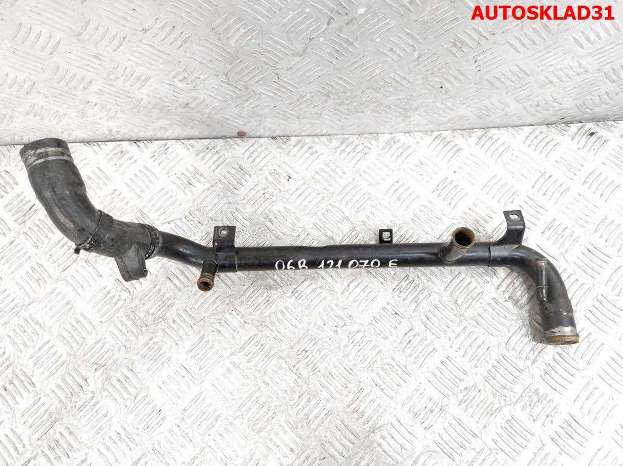 Трубка охлаждающей жидкости Audi A4 B6 1,8 AVJ 06B121070E, 1000 рублей, Дубовое