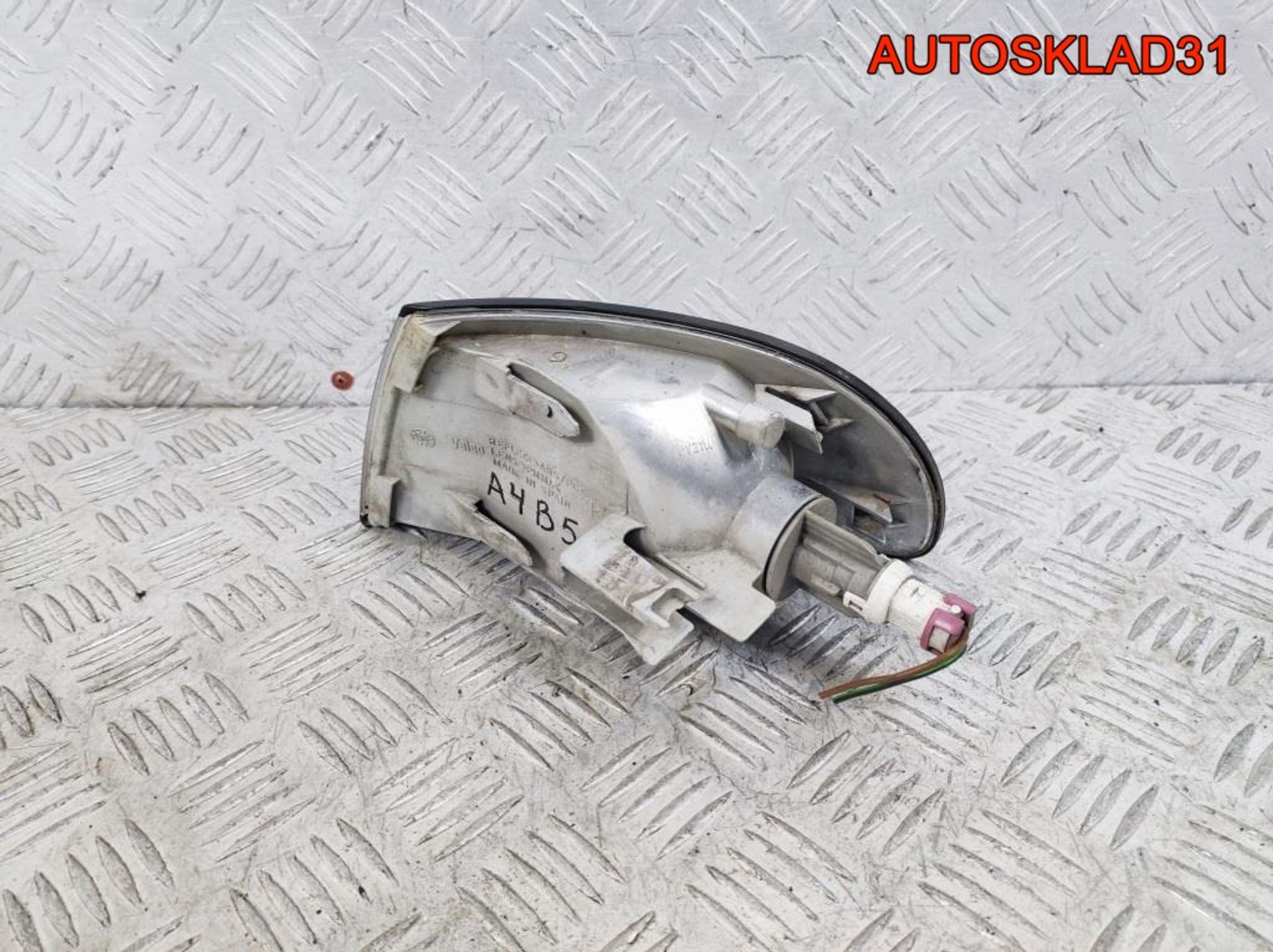 Указатель поворота правый Audi A4 B5, 900 рублей, Дубовое